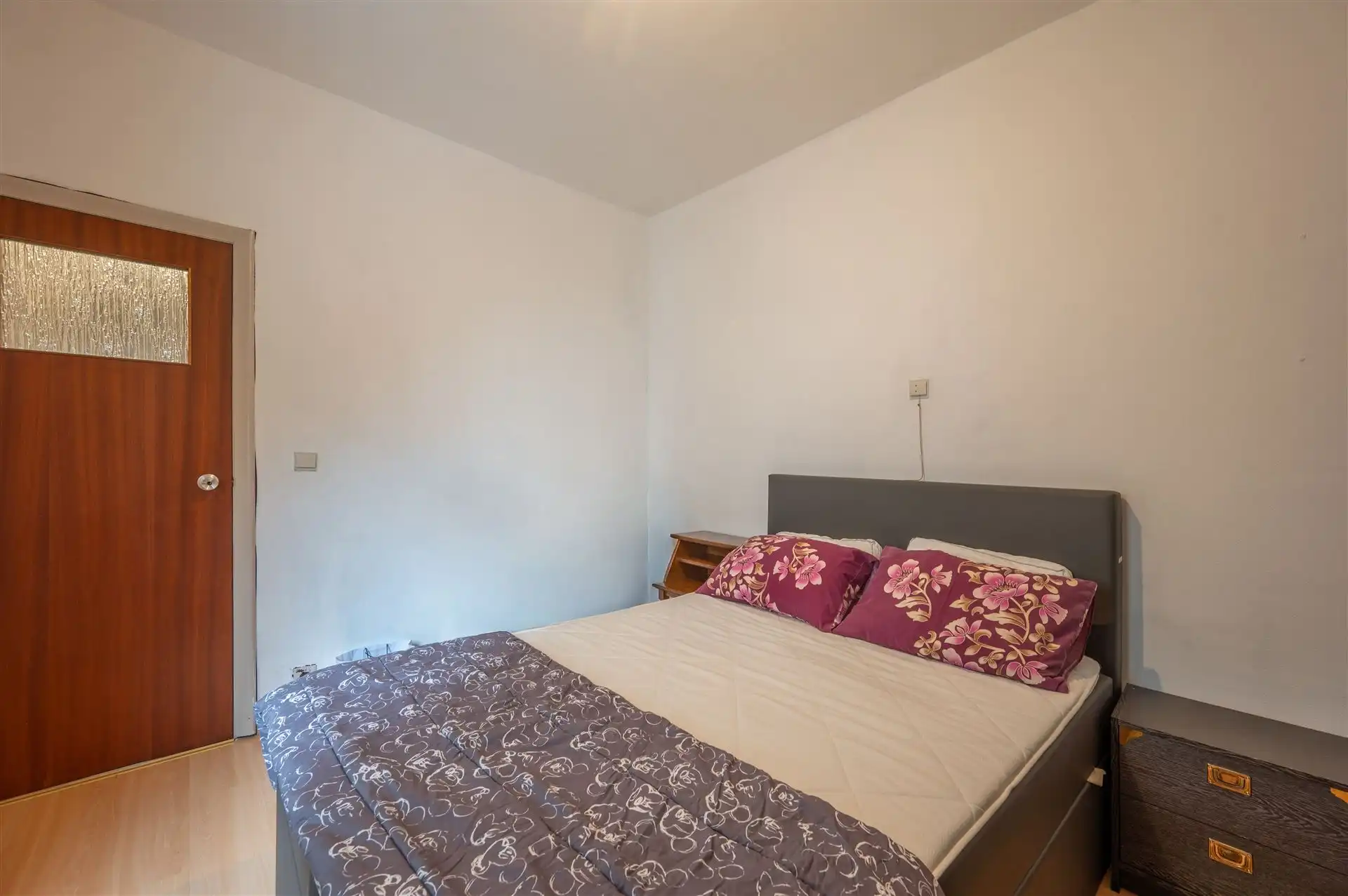 Centraal gelegen 2 slaapkamerappartement te huur foto 9