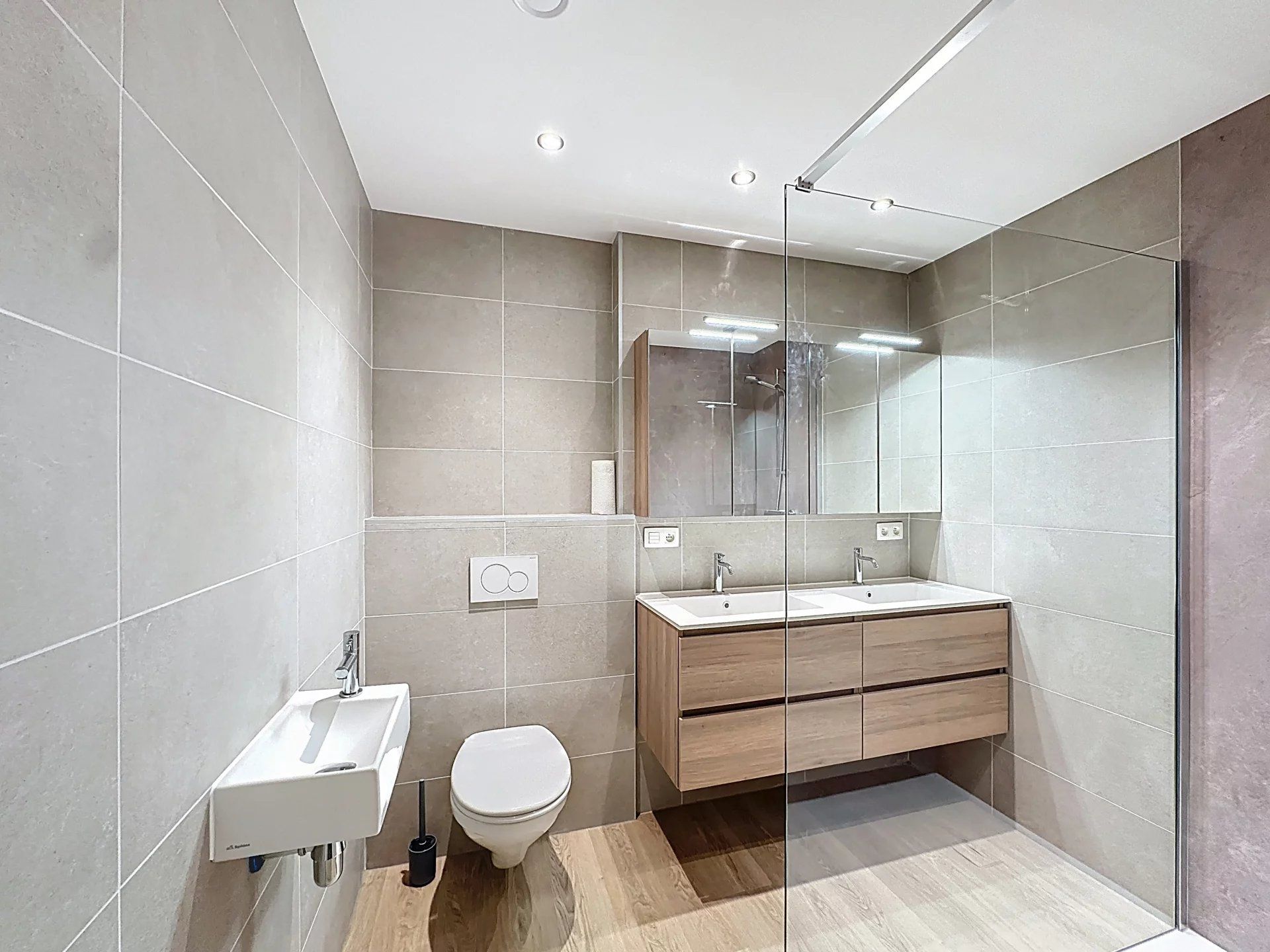 Gelijkvloers appartement met 2 slaapkamers en terras in het centrum van Balen. foto 9