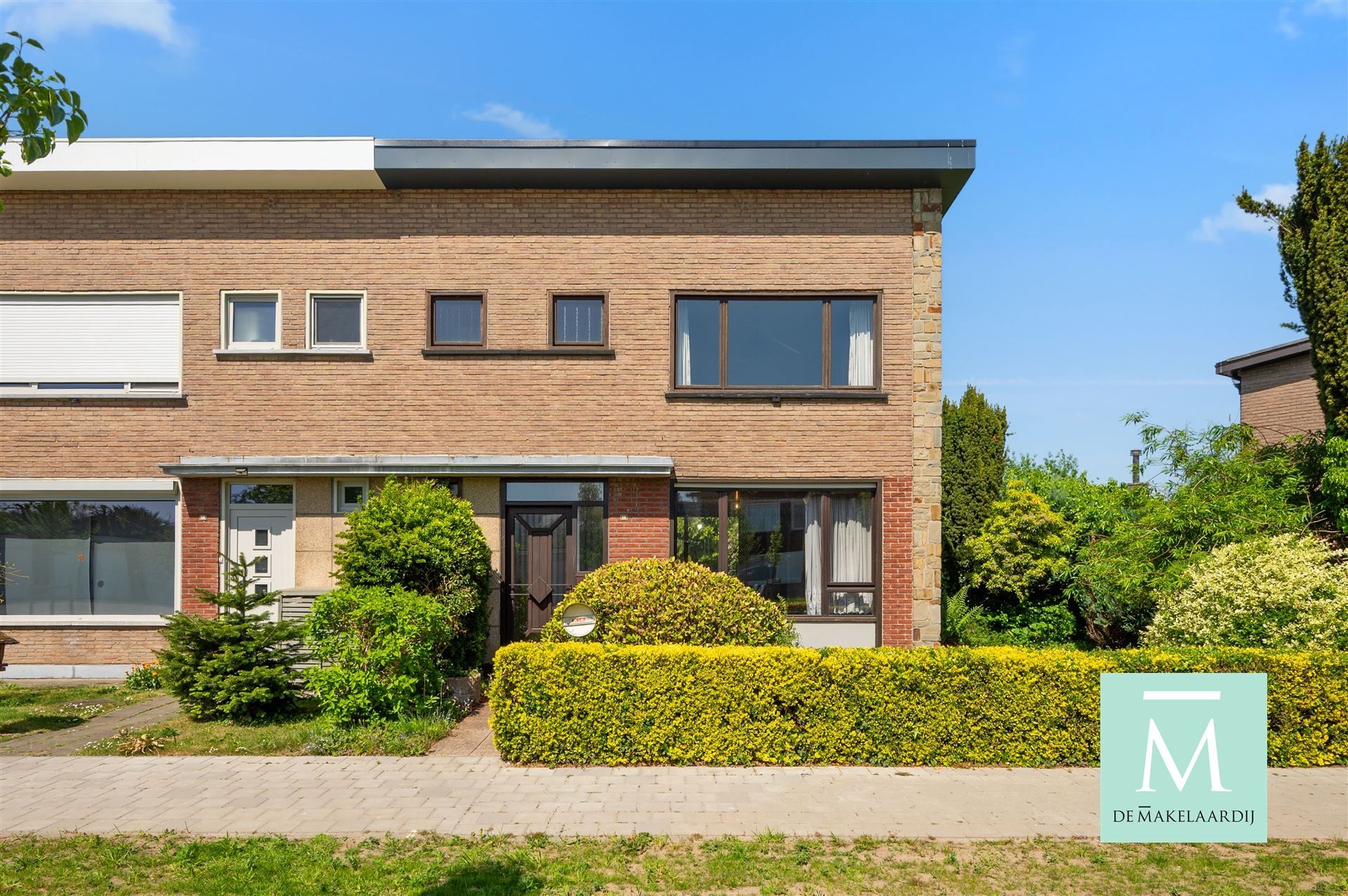 Hoofdfoto van de publicatie: Op te frissen woning met achteruitweg, 3 slaapkamers en tuin op toplocatie!
