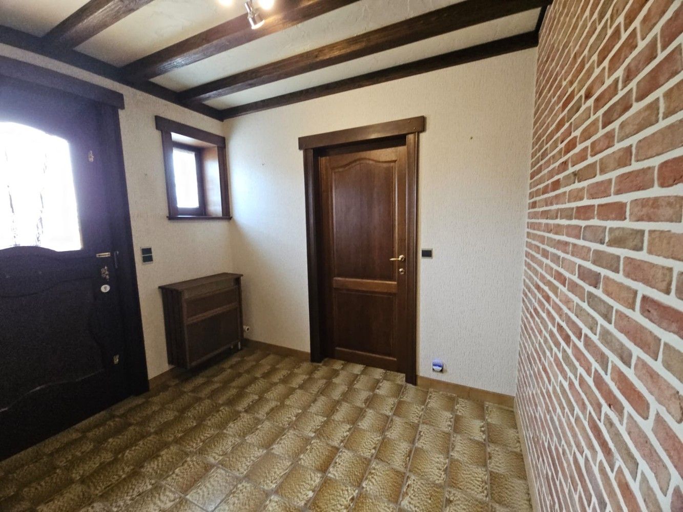 Volledig onderkelderde villa met zongerichte tuin foto 8