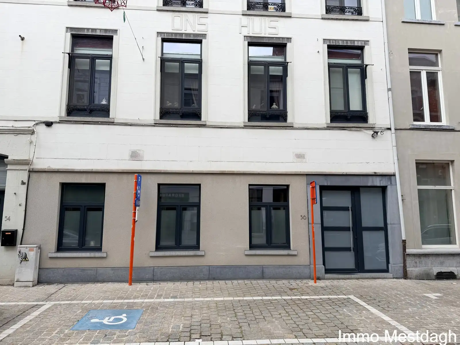 Ruim en energiezuinig gelijkvloers appartement (115 m²) met terras en staanplaats in hartje Diest foto 2