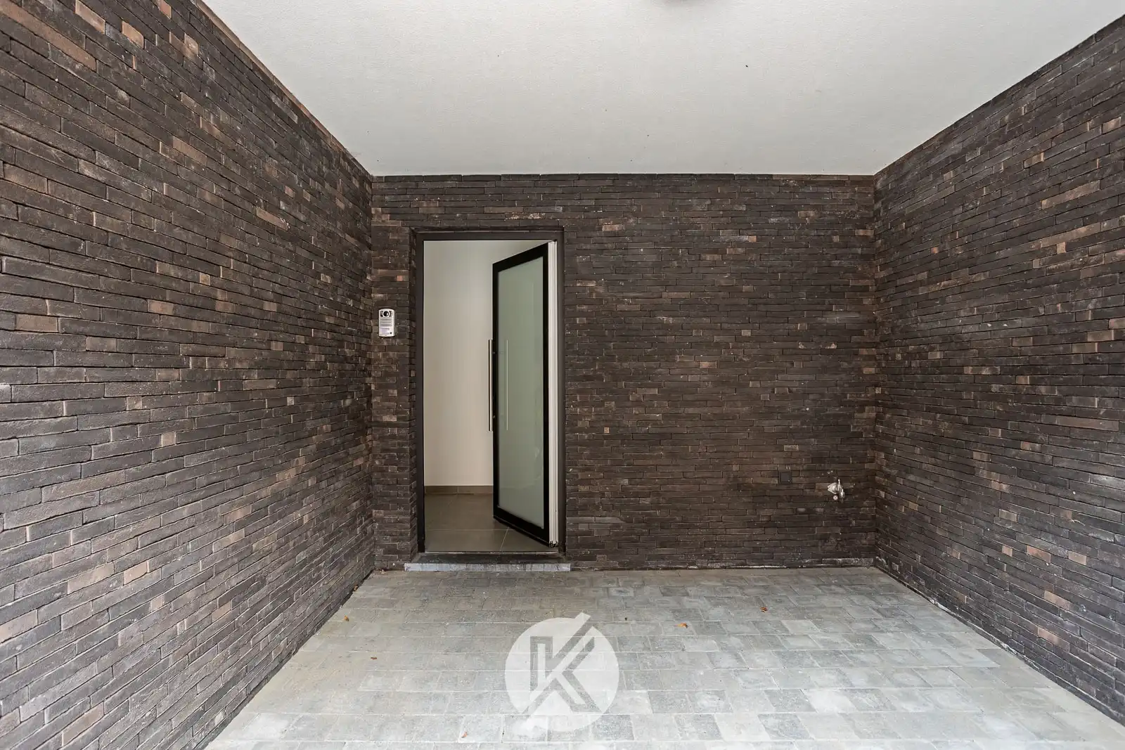 Gerenoveerde woning met moderne afwerking foto 2