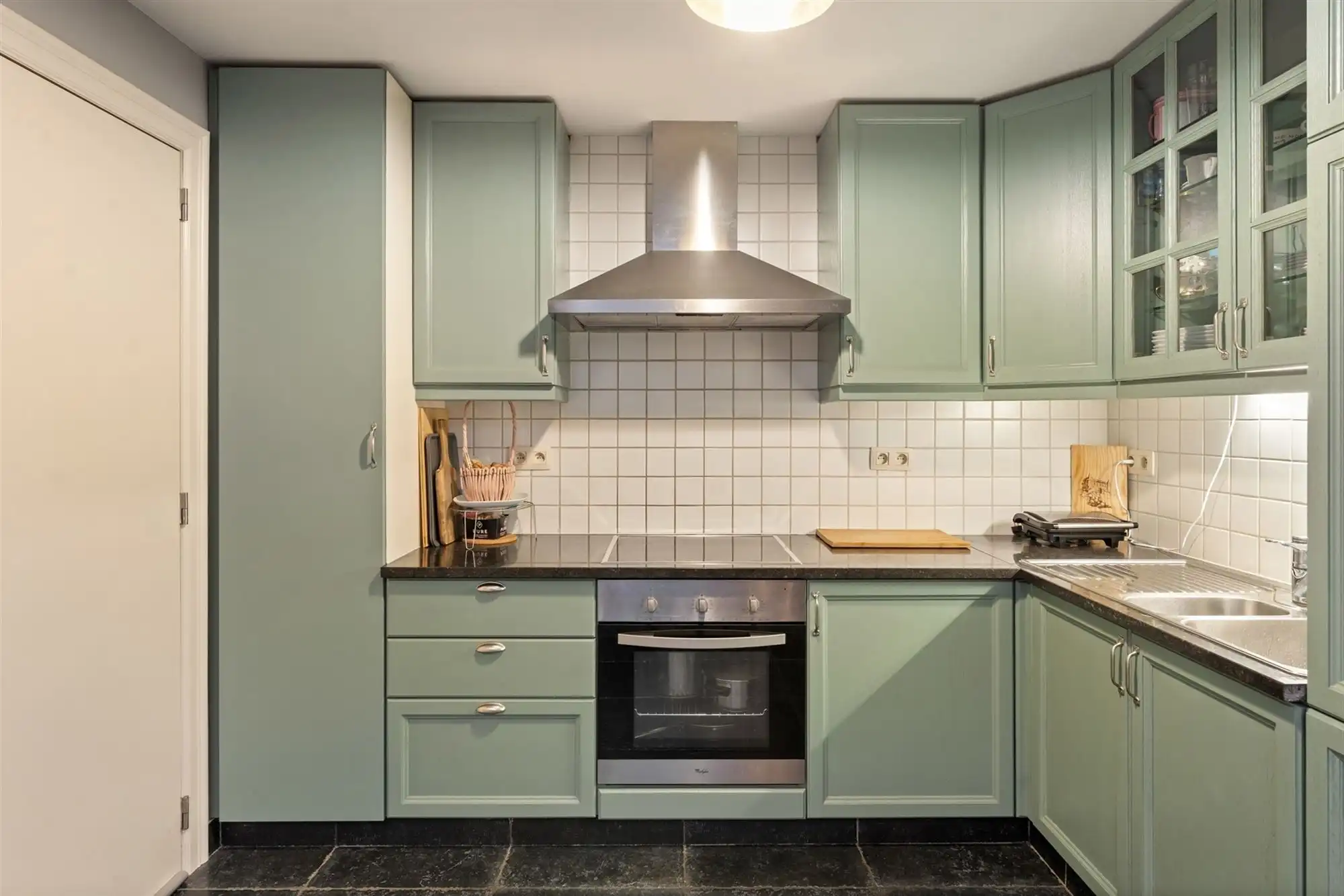 KNAP GERENOVEERDE WONING (175M²) MET 4 SLAAPKAMERS EN LEUKE STADSTUIN TE HASSELT foto 13