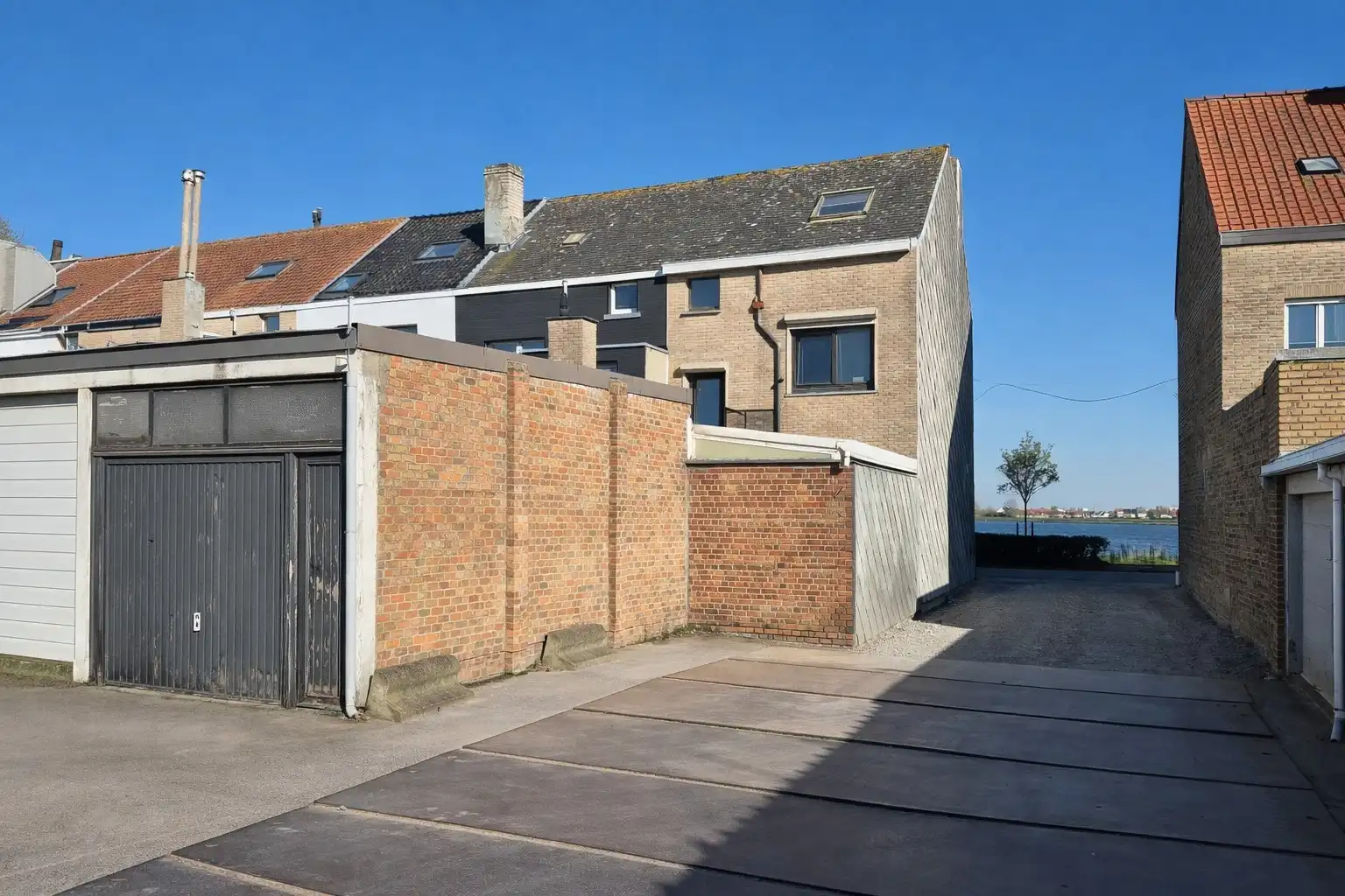 Prachtig gerenoveerde halfopen woning met 4 slaapkamers en garage nabij de Spuikom! foto 14
