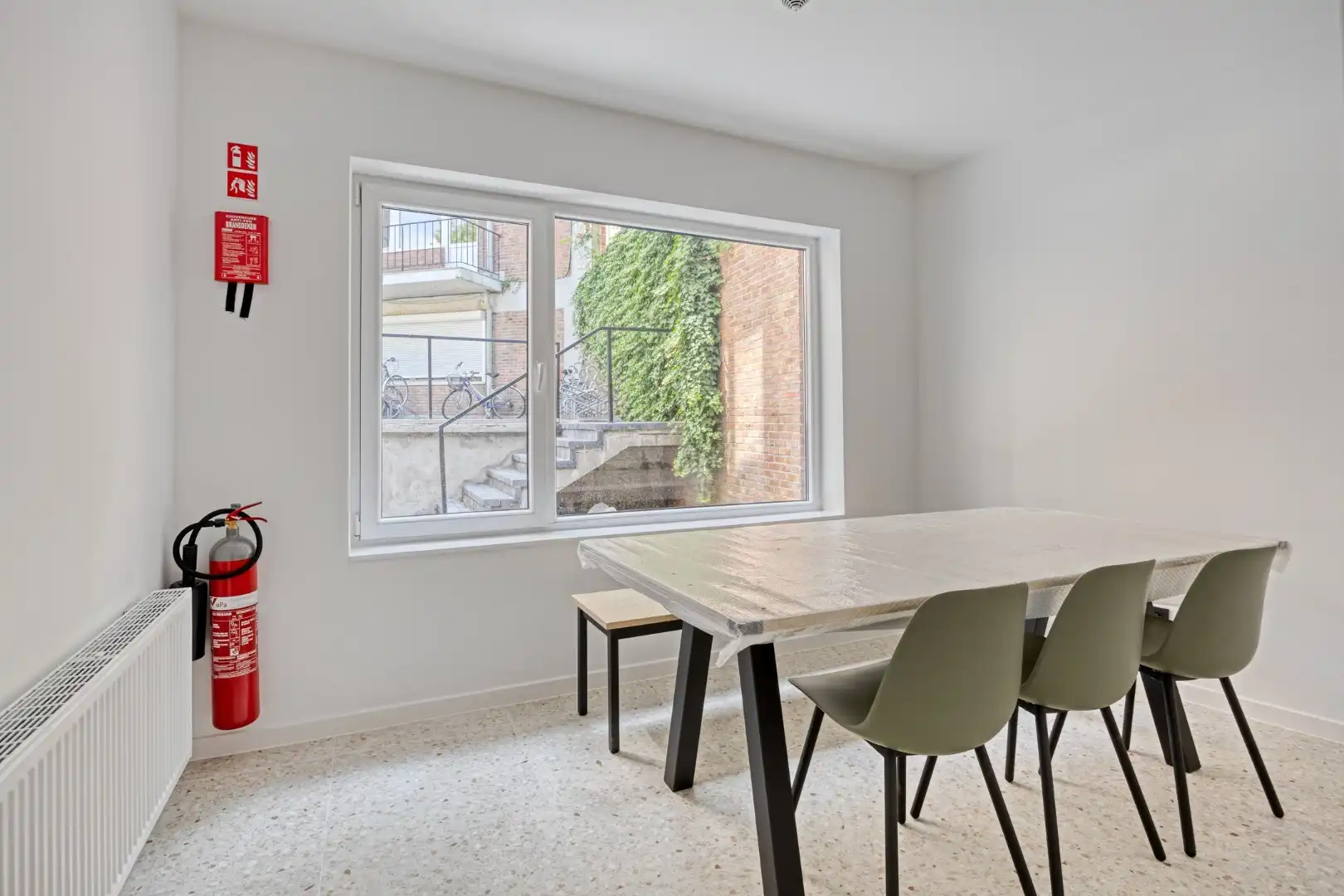 Volledig gerenoveerde studentenkamer in residentie met 29 studentenkamers met eigen sanitair en terras in hartje Leuven - EPC label A! foto 3