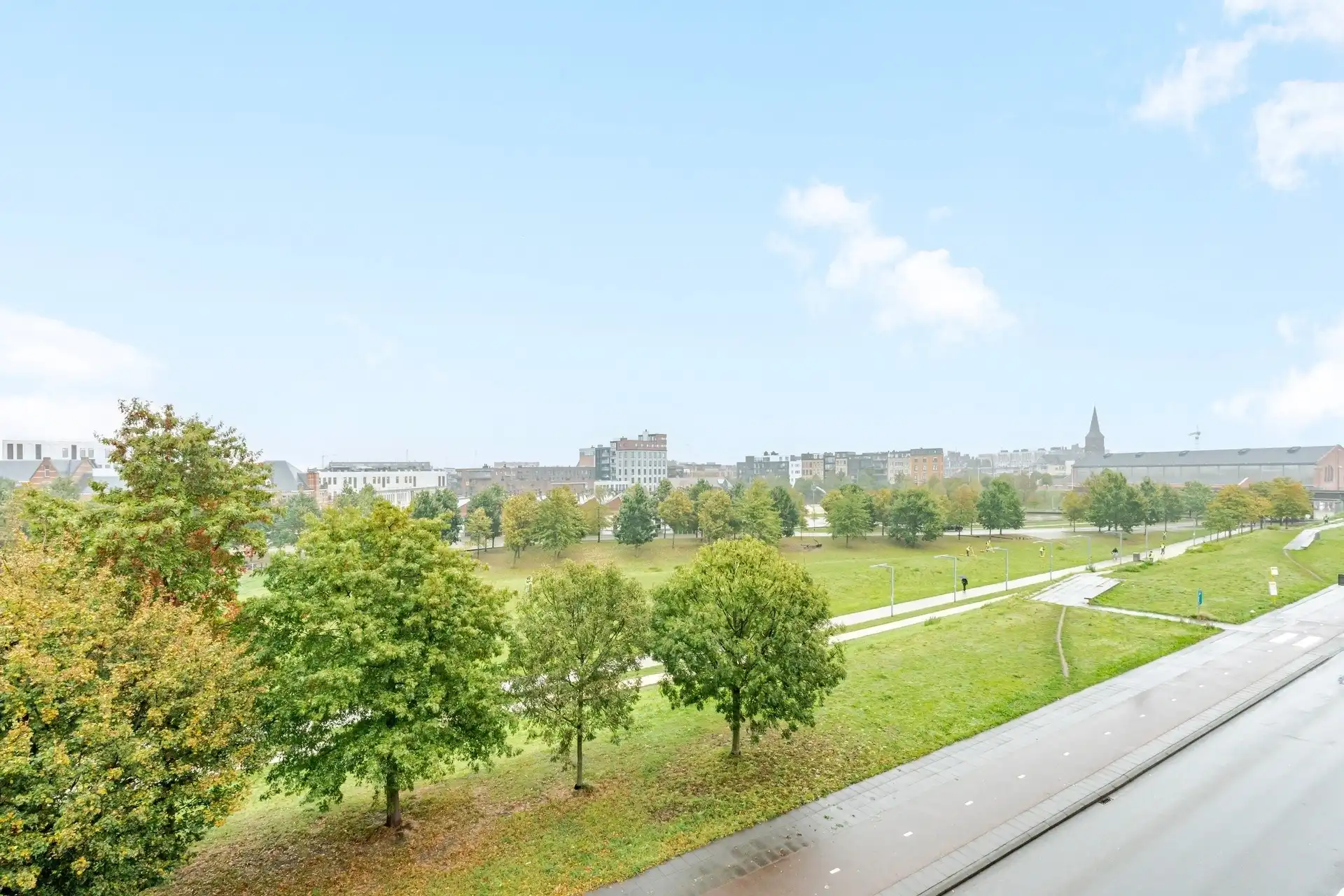 Lichtrijk éénslaapkamerappartement vlak bij Park Spoor Noord foto 2