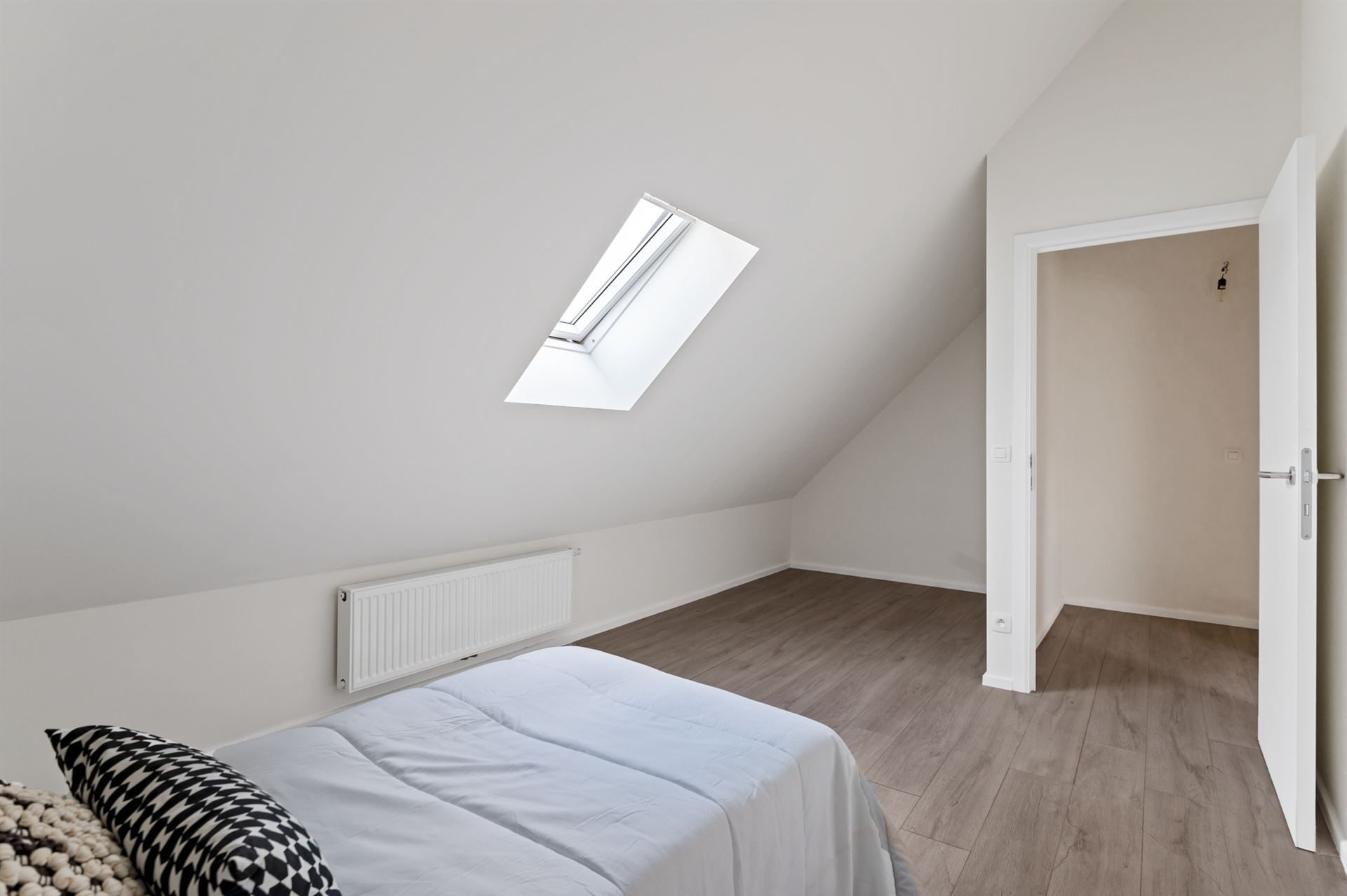 UNIEK GERENOVEERD PROJECT MET 5 SLAAPKAMERS BESTAANDE UIT 2 APPARTEMENTEN foto 16