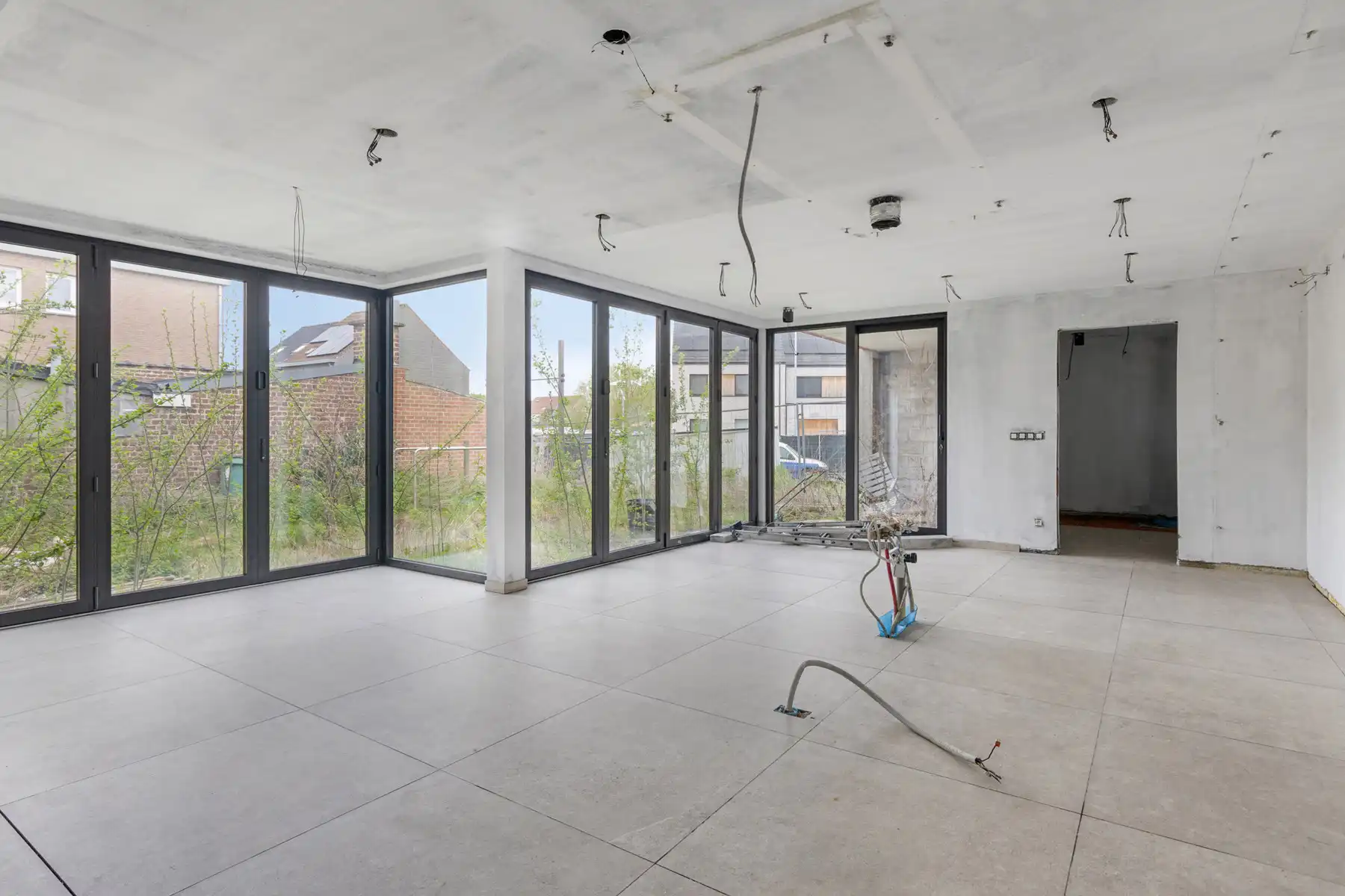 Ruime verder af te werken 2-gevel met 4 slaapkamers foto 11