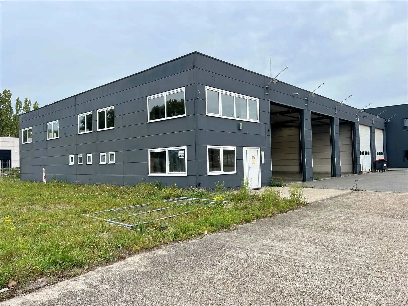 Magazijn te huur op toplocatie in Oostende foto {{pictureIndex}}