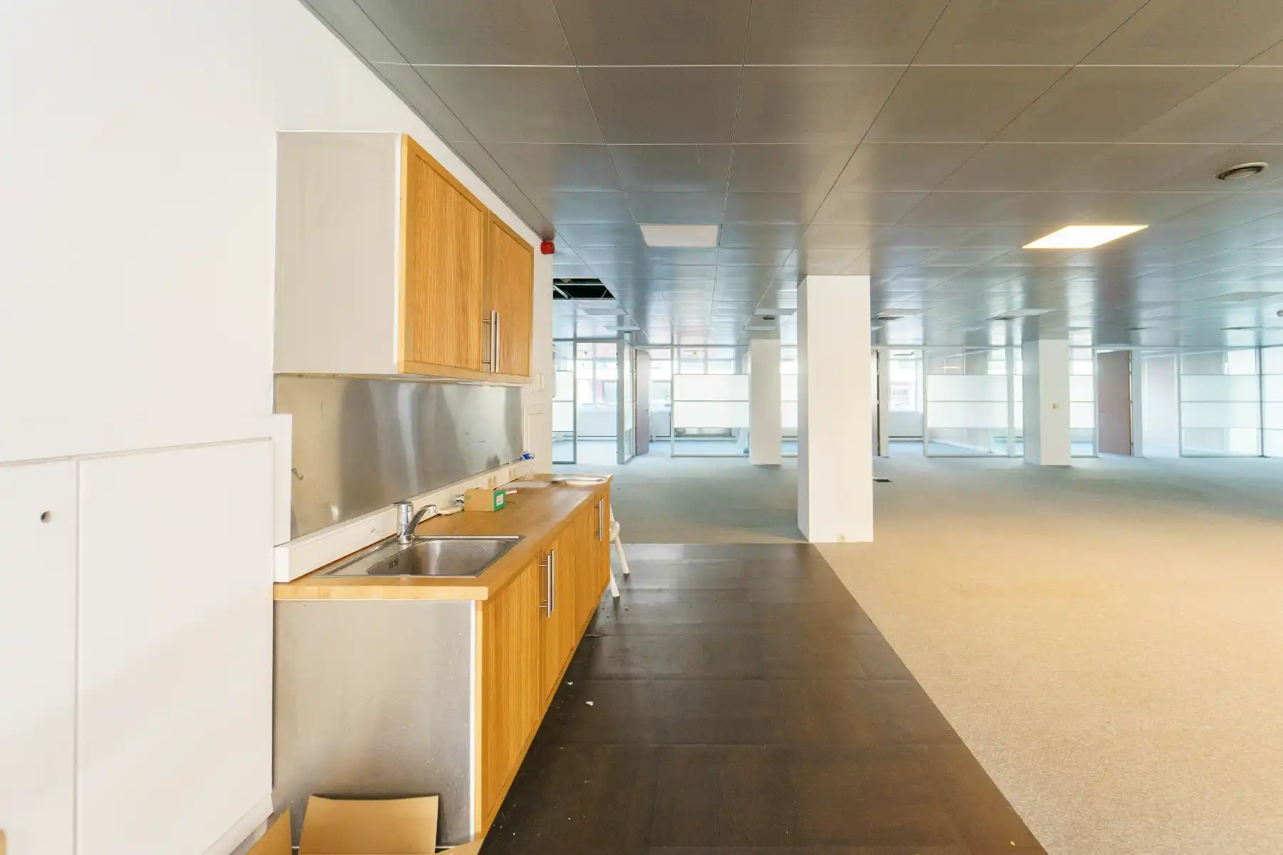 Ruime & lichtrijke kantoorruimtes te huur te Merelbeke/ Gent foto 15