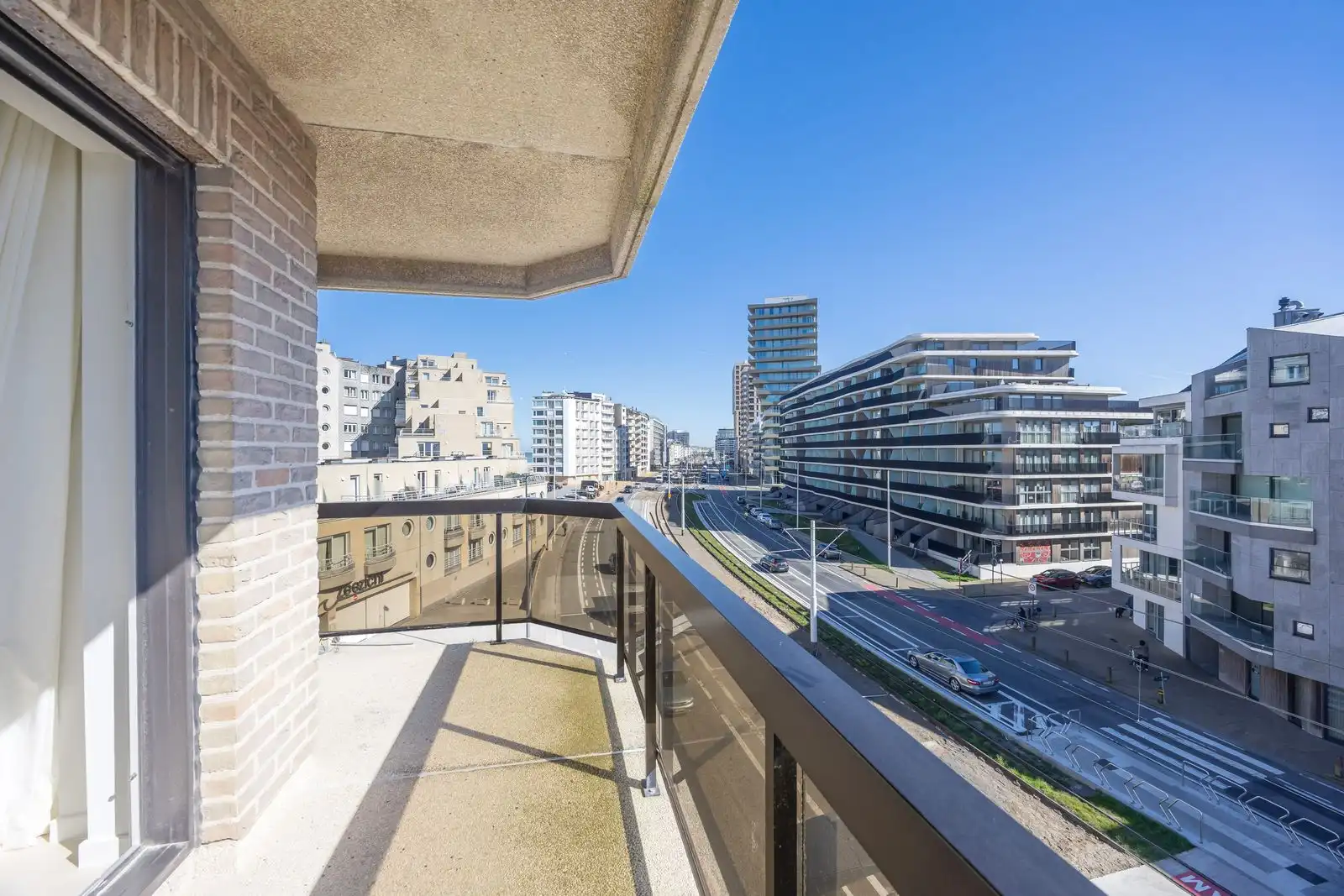 Gerenoveerd hoekappartement met terras , 3 slaapkamers, vlakbij zee foto 5