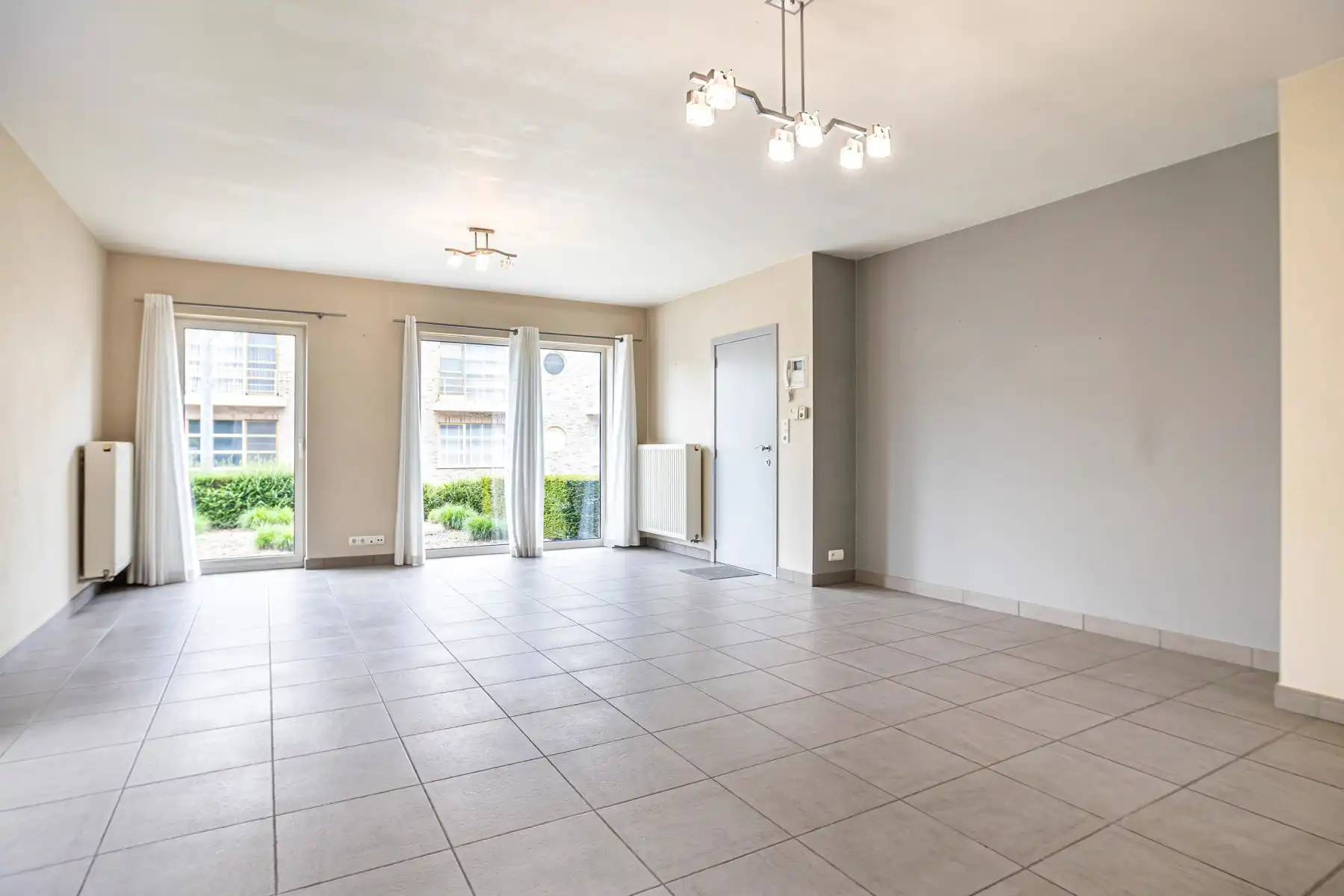 Instapklaar gelijkvloers appartement met privatieve tuin foto 9