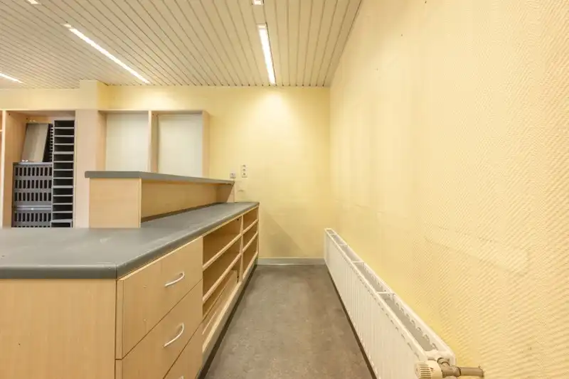 Commerciële ruimte / kantoorruimte in het centrum van Sint-Eloois-Vijve! foto 6