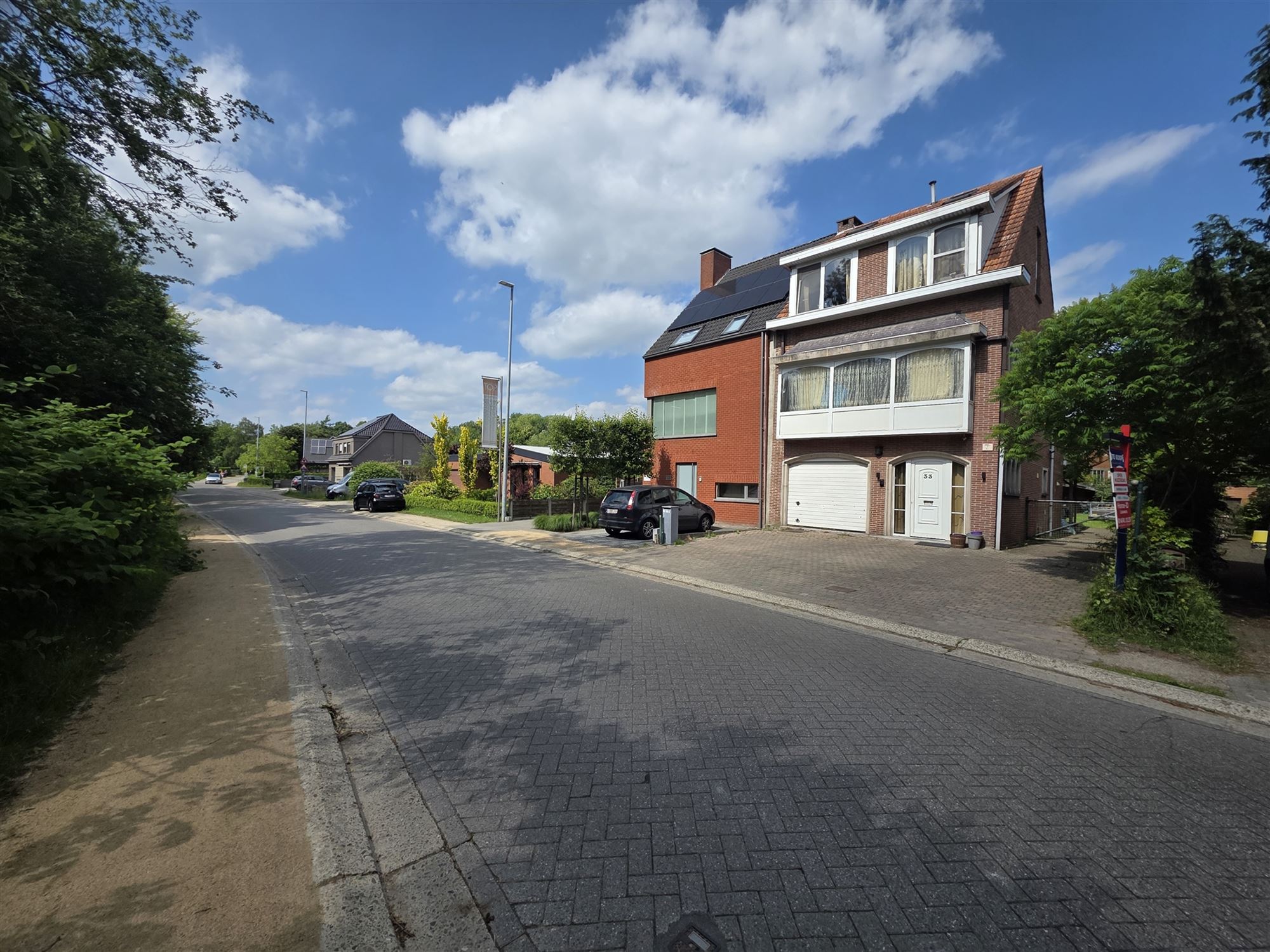 Enorme gezinswoning op 463 m² met 4 à 5 slpks en 2 badk. foto 3