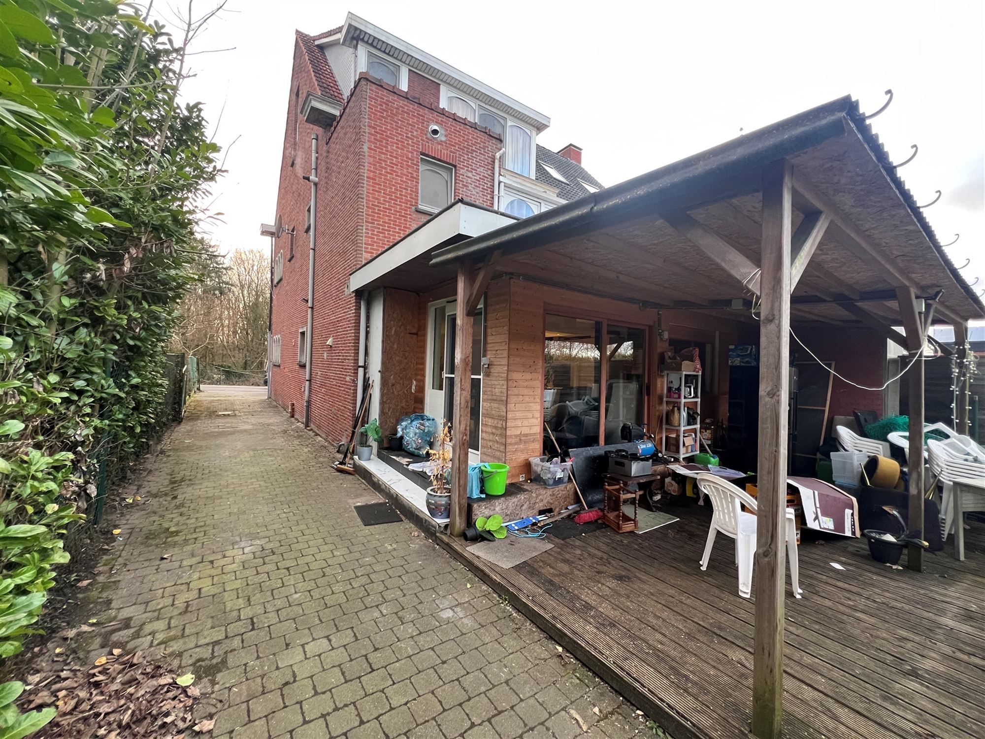 Enorme gezinswoning op 463 m² met 5 slaapkamers en 2 badk. foto 3