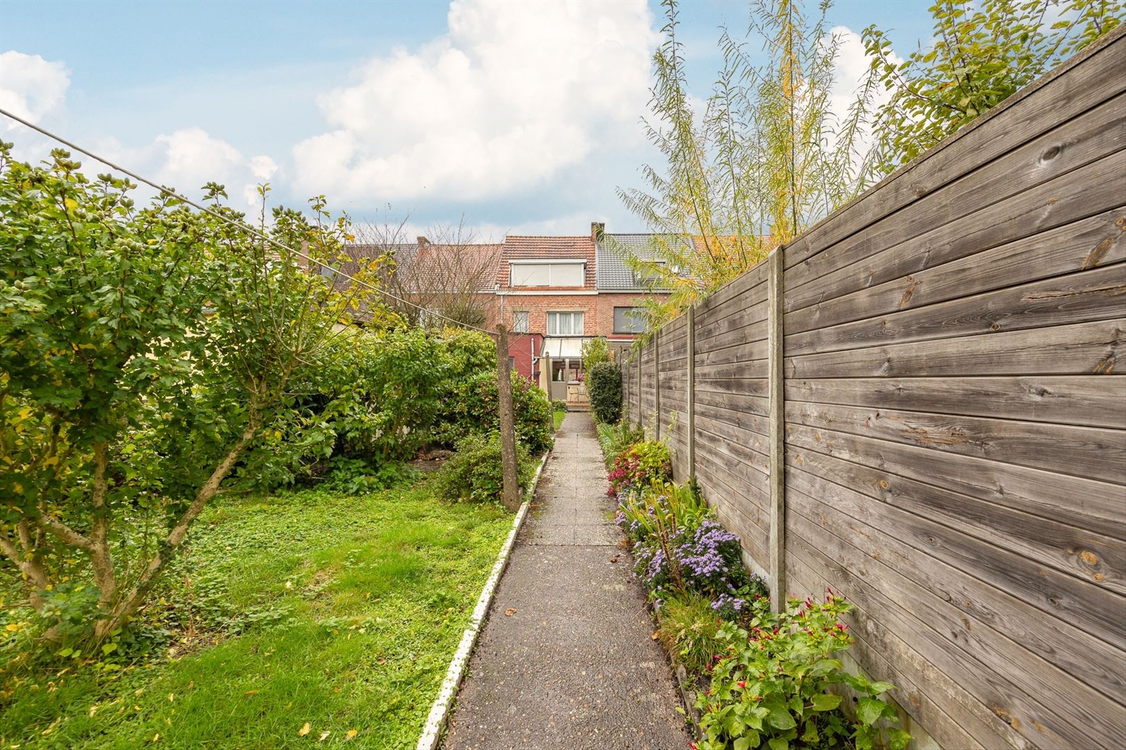 Woning met MAGAZIJN/bijhuis en achteruitgang foto 4