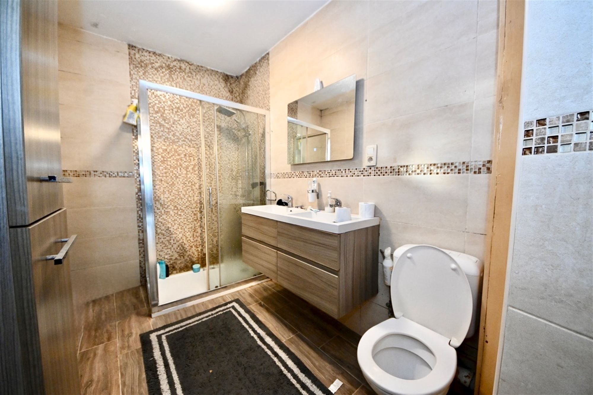 Appartement met 2 slaapkamers, garage en terras. foto 6