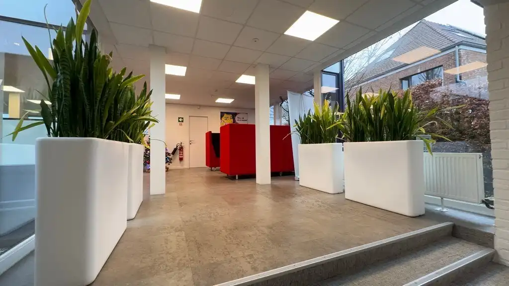 Instapklaar kantoor te huur vlakbij R4 en E40 in Drongen foto 9