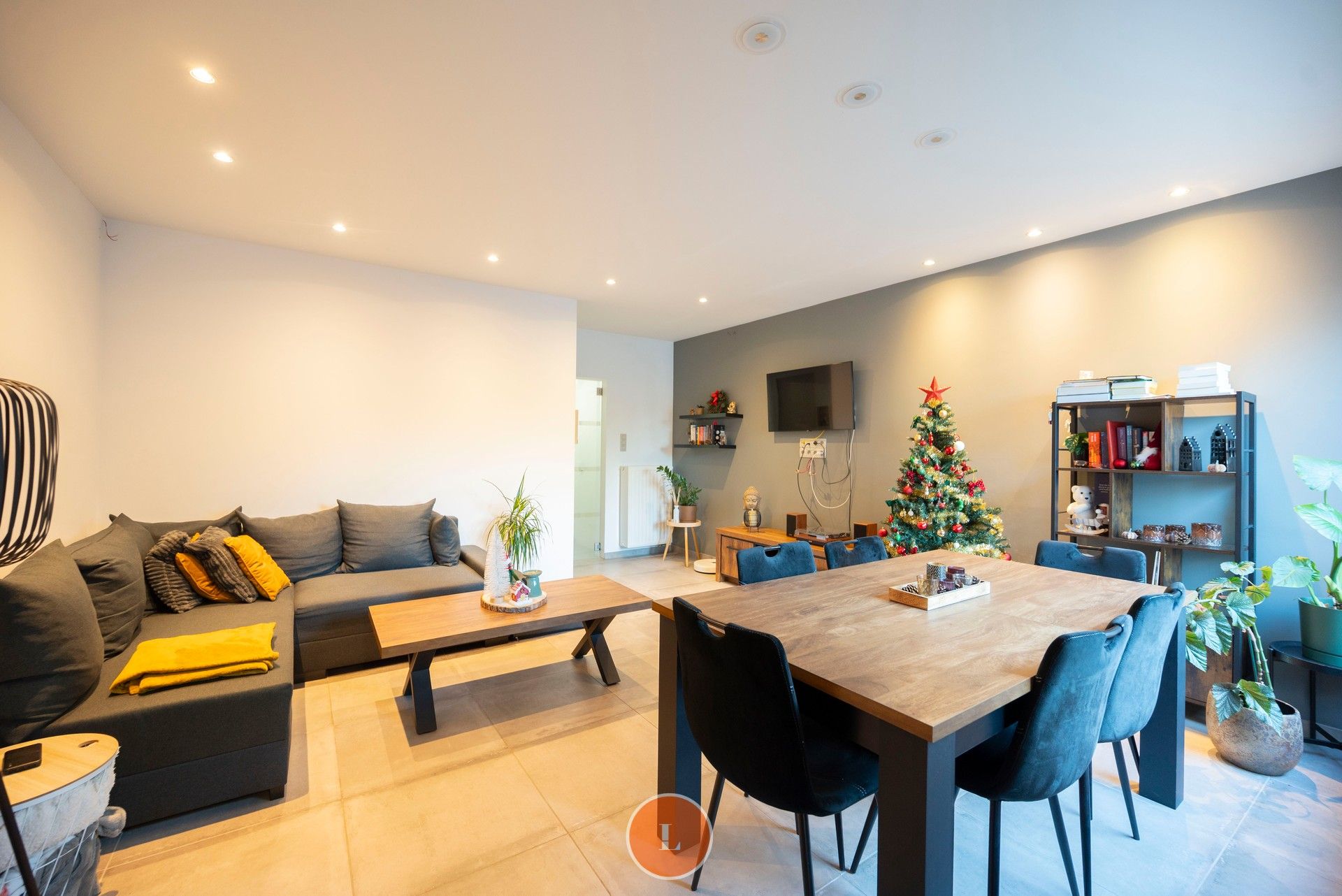 Instapklare gezinswoning met garage en tuin in Wevelgem. foto 3