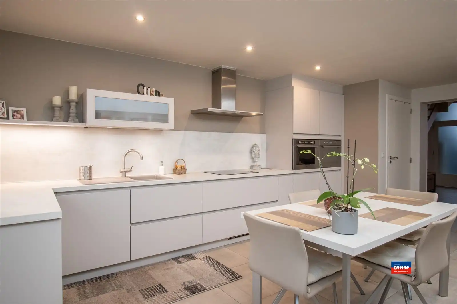 Gezellige rijwoning met twee slaapkamers en mooie tuin foto 7