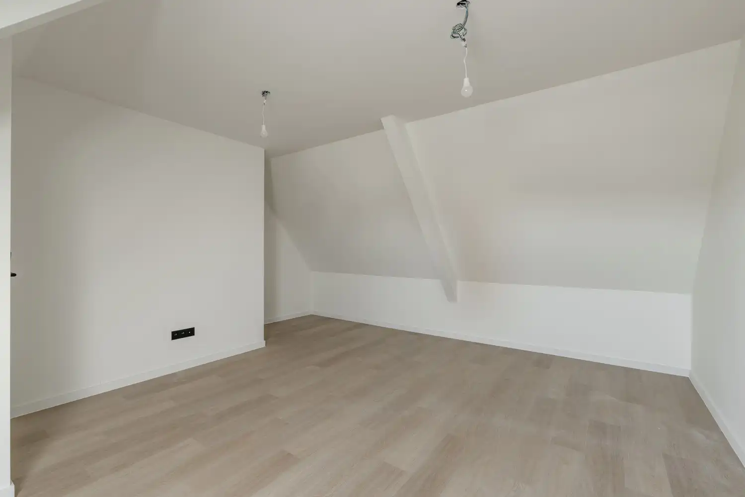 Ruime halfopen woning met 4 slaapkamers, ideaal gelegen aan de Steenweg op Kleine Brogel in Kaulille! foto 29