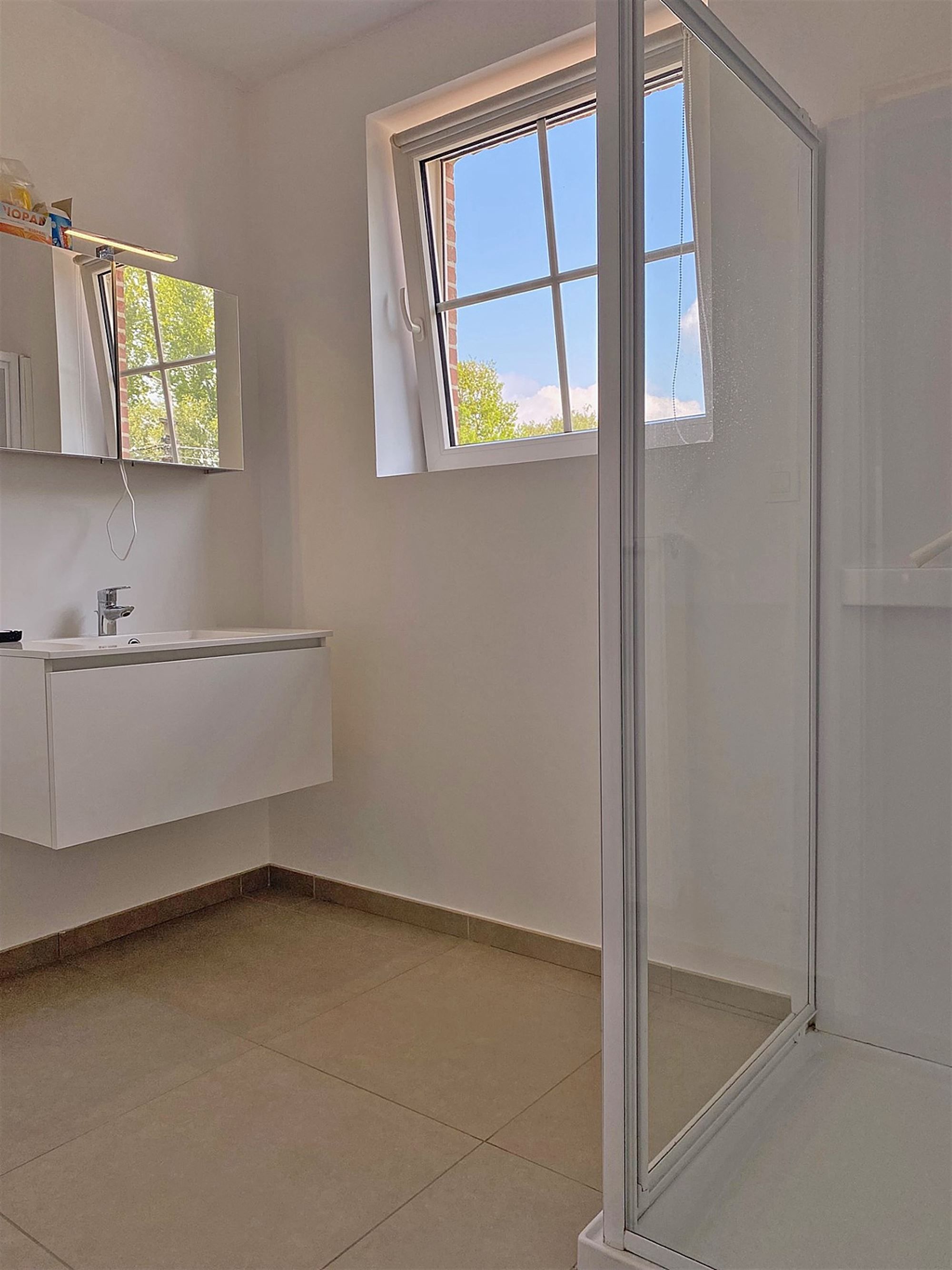Charmante WONING (HOB) met 3 slaapkamers, garage & tuintje foto 15