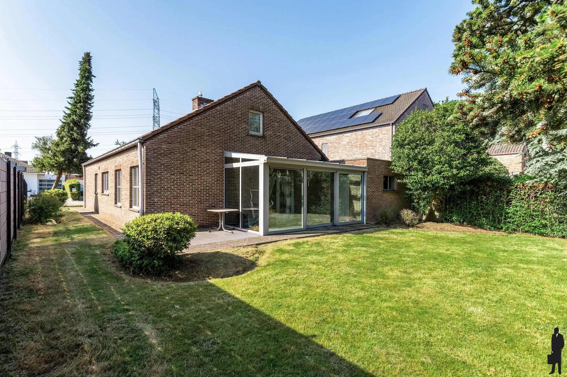 Te renoveren laagbouwwoning met zuid tuin foto 4