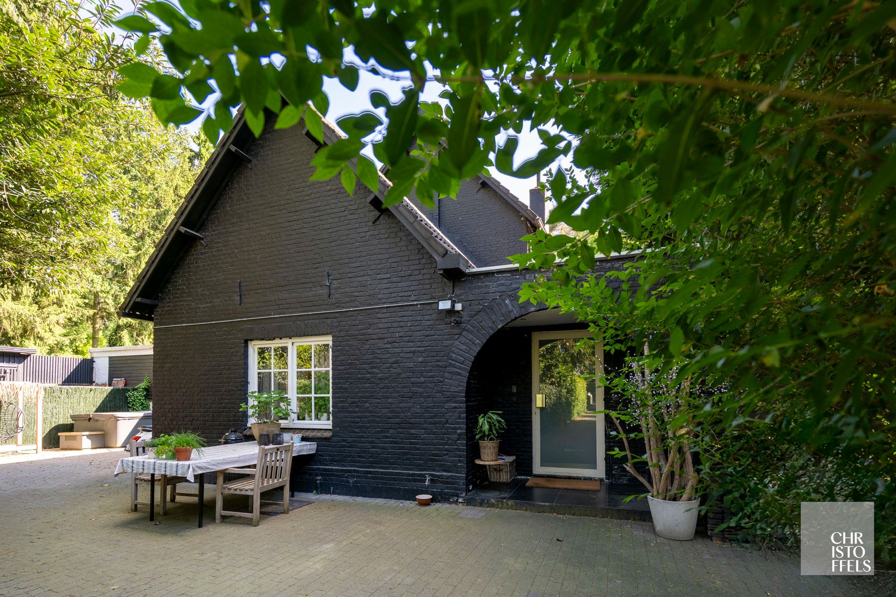 Charmante  op te frissen villa met oprijlaan, verscholen in het groen op een perceel van 1.694m² foto 25