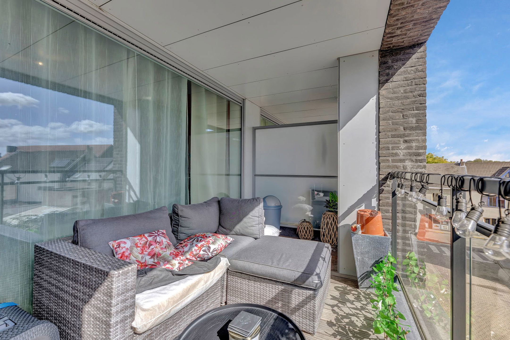 Instapklaar appartement met ruim terras en autostaanplaats foto 8