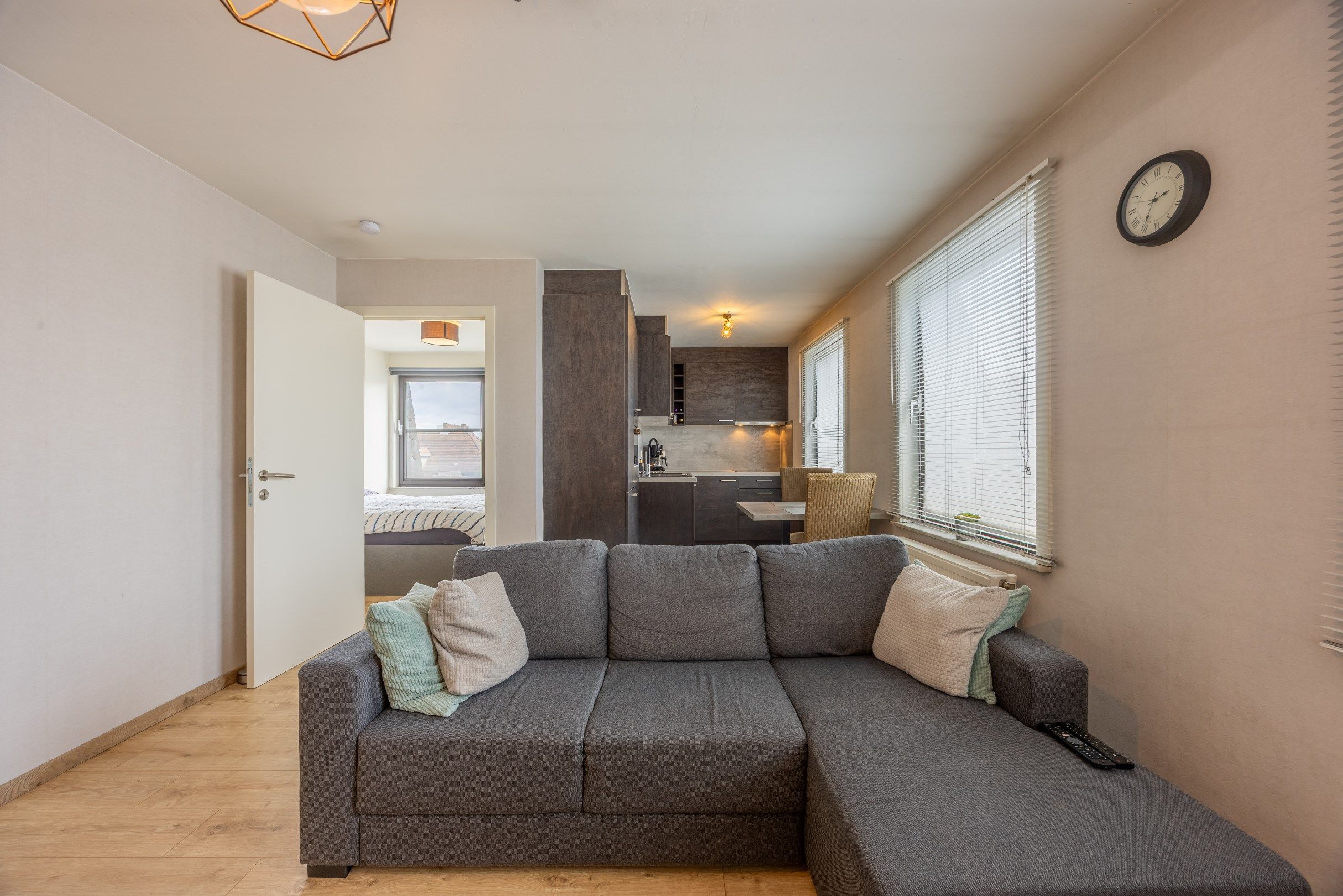 Lichtrijk & gerenoveerd appartement foto 10