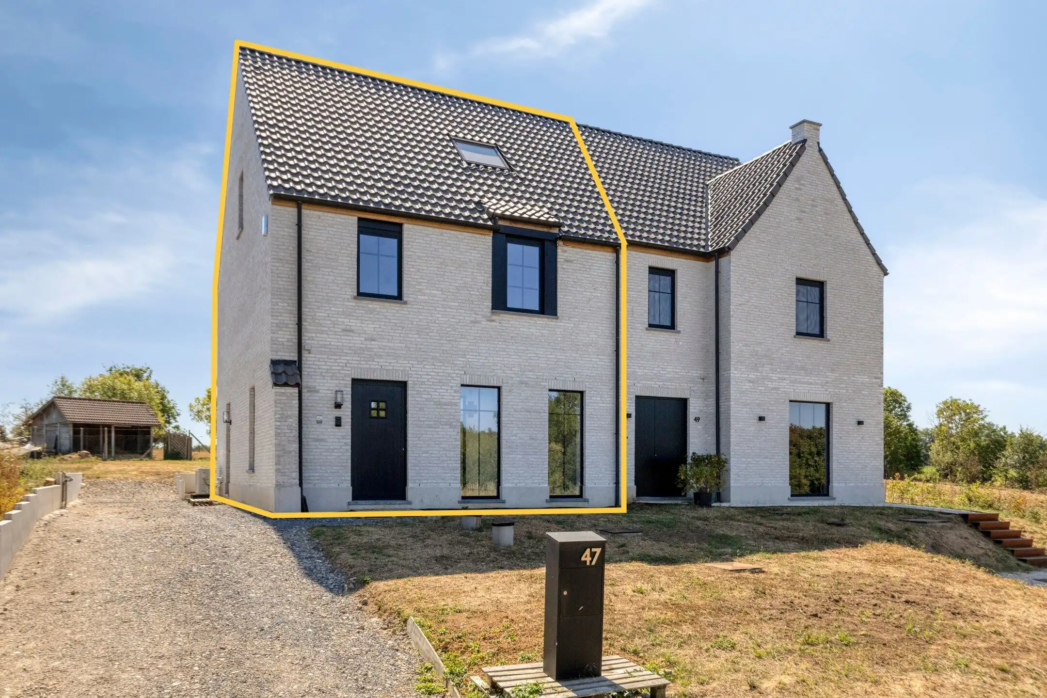 Nieuwbouwcomfort met uitzicht op de velden foto {{pictureIndex}}