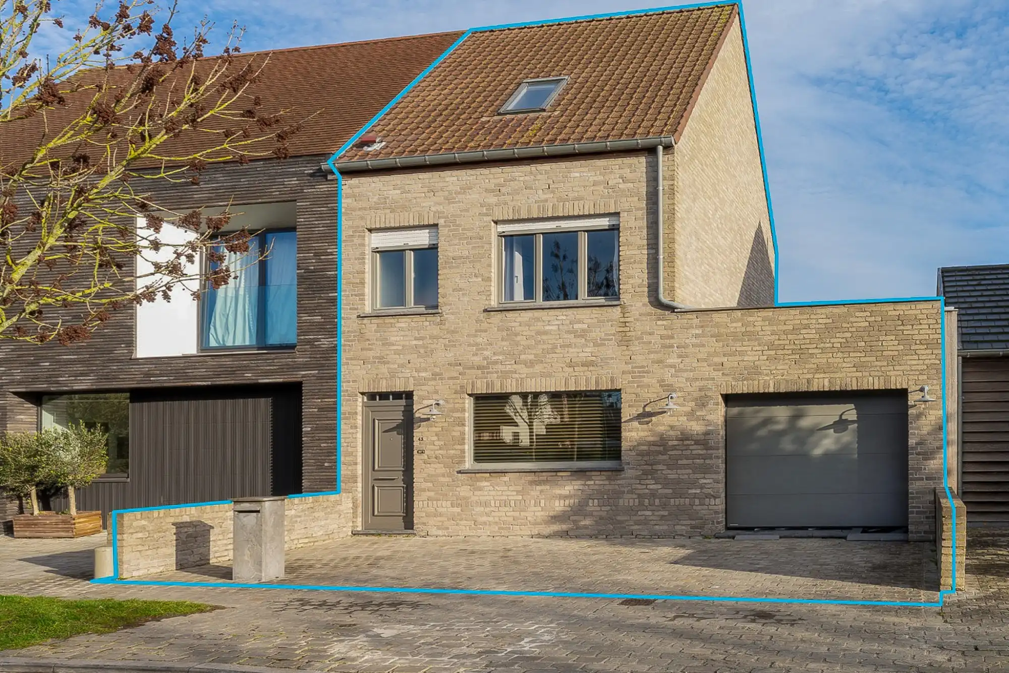 BEZOEKMOMENT 28/03 VAN 13U TOT 15U | Vernieuwde woning met 4 slpk - garage & tuin in het dorpscentrum van Ramskapelle foto 2