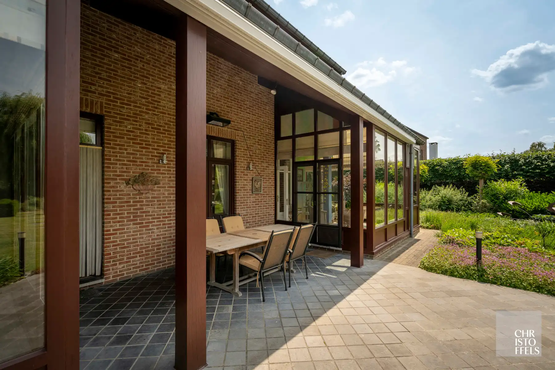 Riante vrijstaande woning mét praktijkruimte in het centrum van Opgrimbie!  foto 14