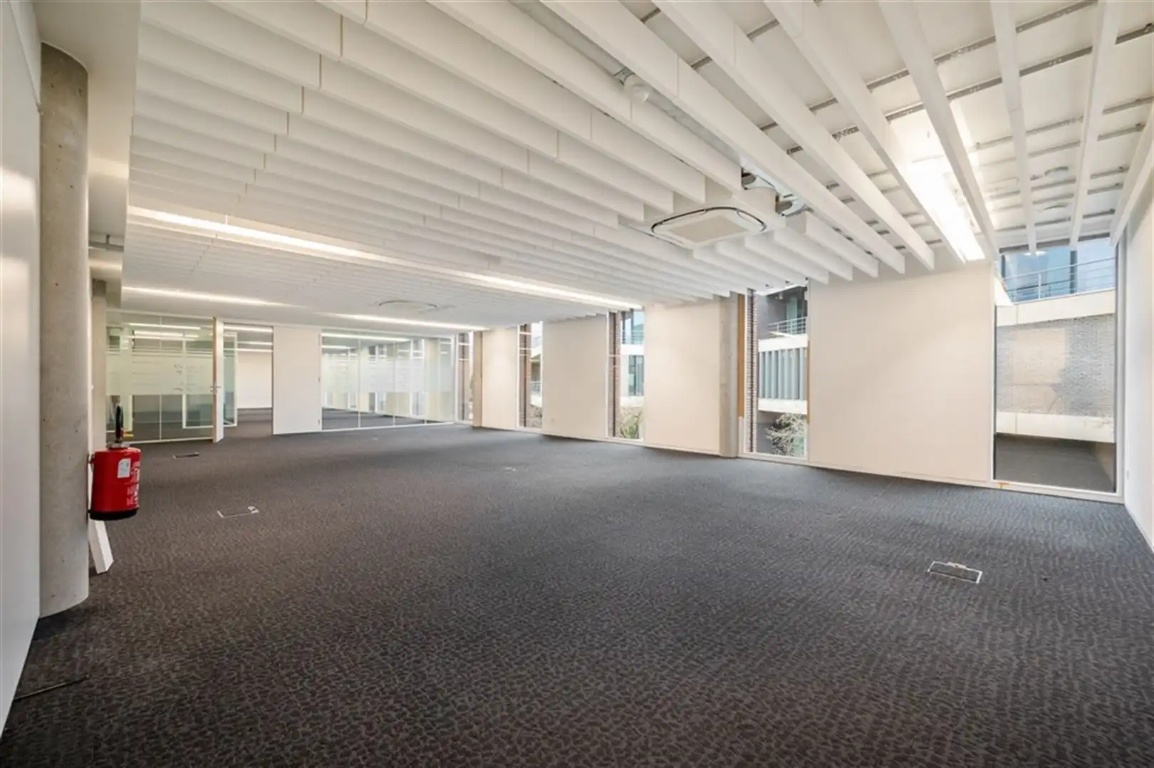 Kantoorgebouw foto 11