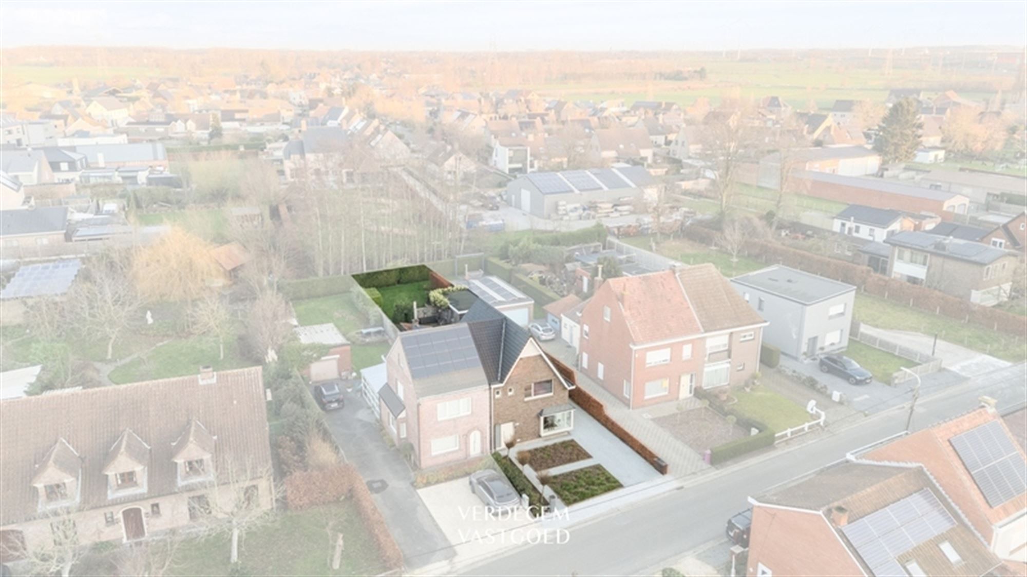 Stijlvolle en instapklare woning met 2+1 slaapkamers, garage en mooie tuin foto 2