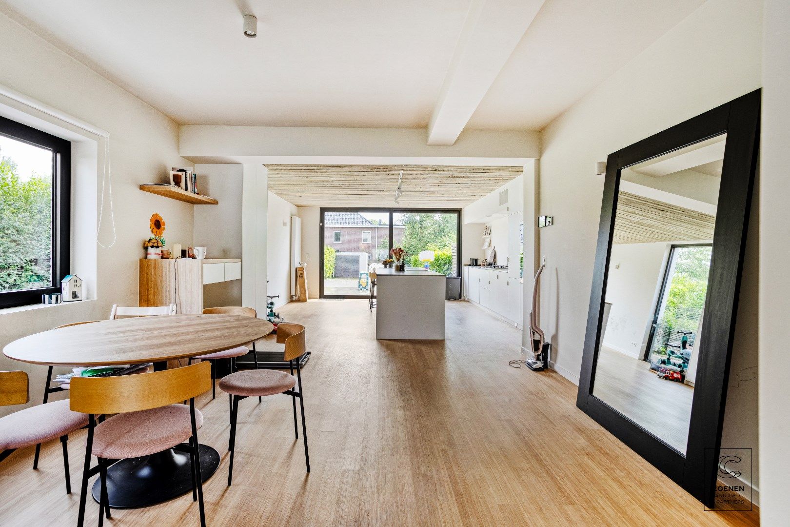 Hoofdfoto van de publicatie: Prachtig volledig gerenoveerde woning met 3 slaapkamers op een TOPlocatie te Schilde!
