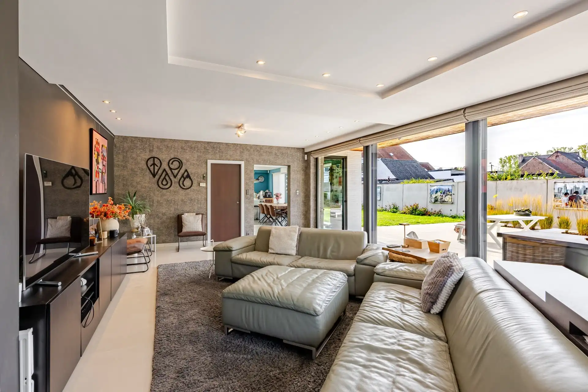Exclusieve woning met 5 slaapkamers, tennisplein, poolhouse en ruime tuin foto 9