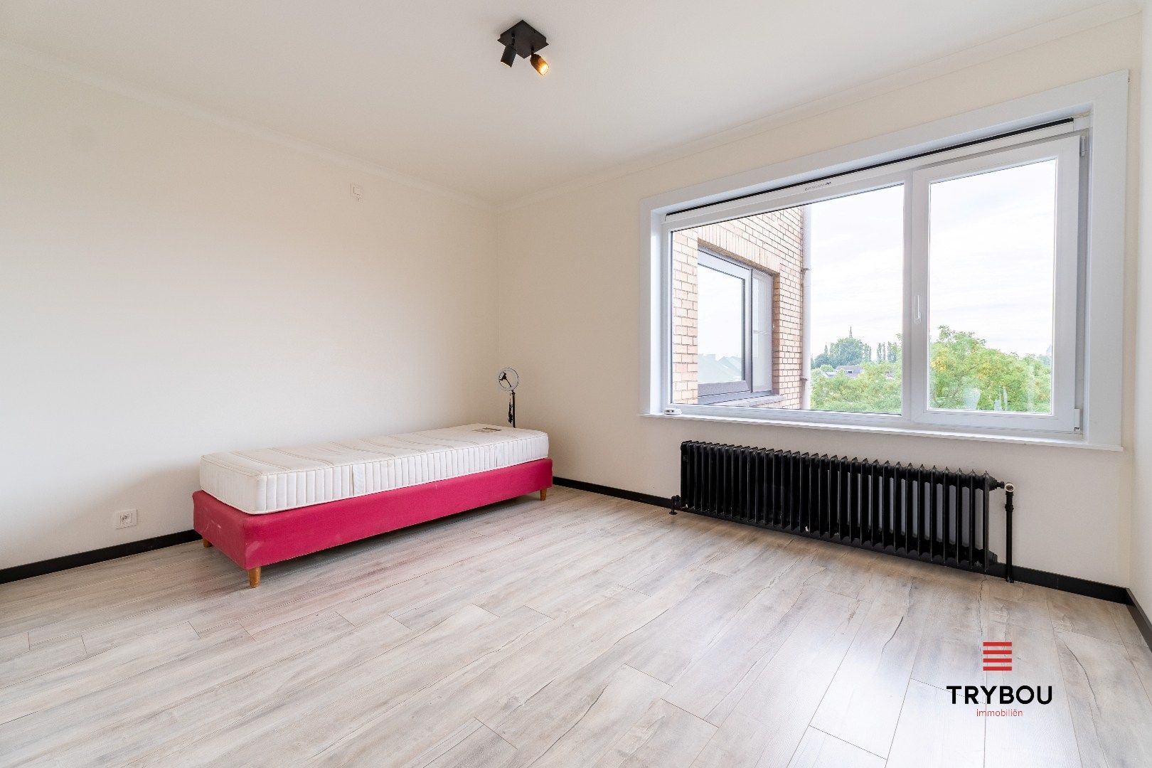 Volledig gerenoveerd 2-slaapkamerappartement te huur – rand centrum Ieper foto 11
