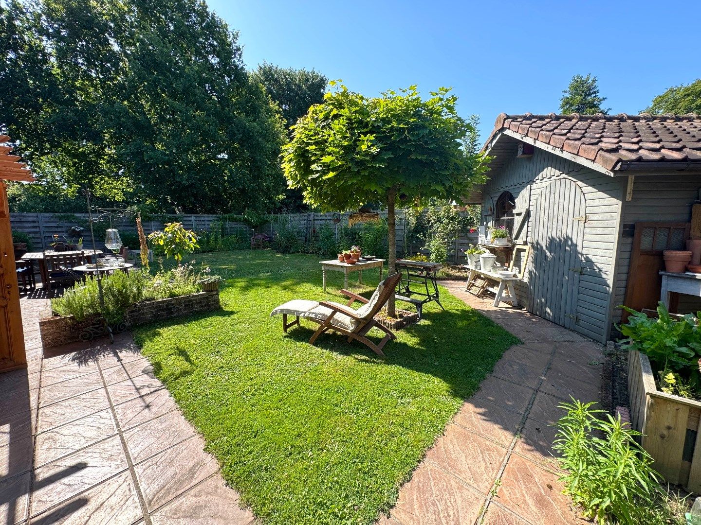 ALLEENSTAANDE WONING MET 4 SLPKS, GARAGE, CARPORT EN TUIN foto 17