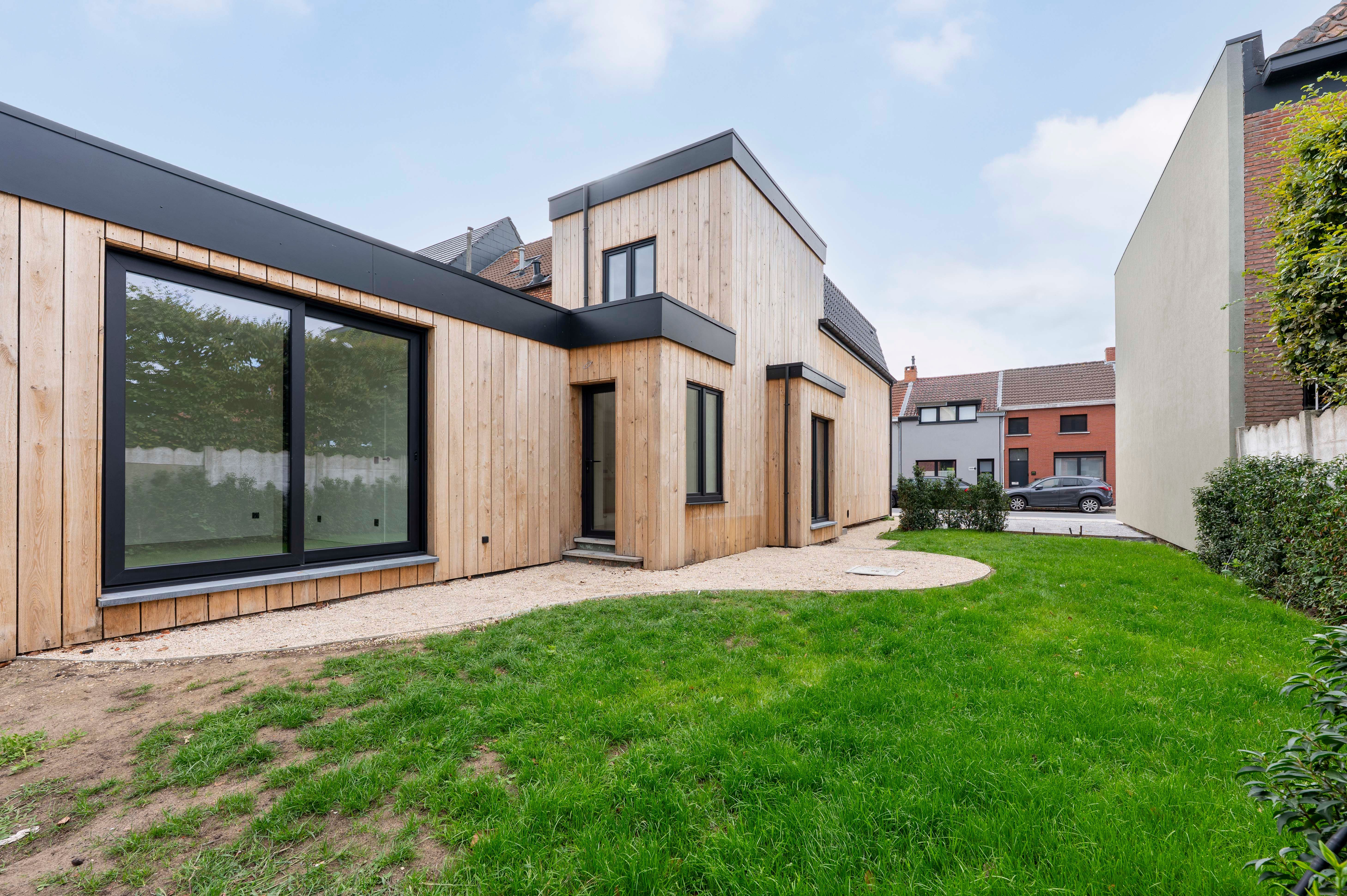 Volledig gerenoveerde gezinswoning met tuin en 3 slaapkamers in Ekeren te huur! foto 22