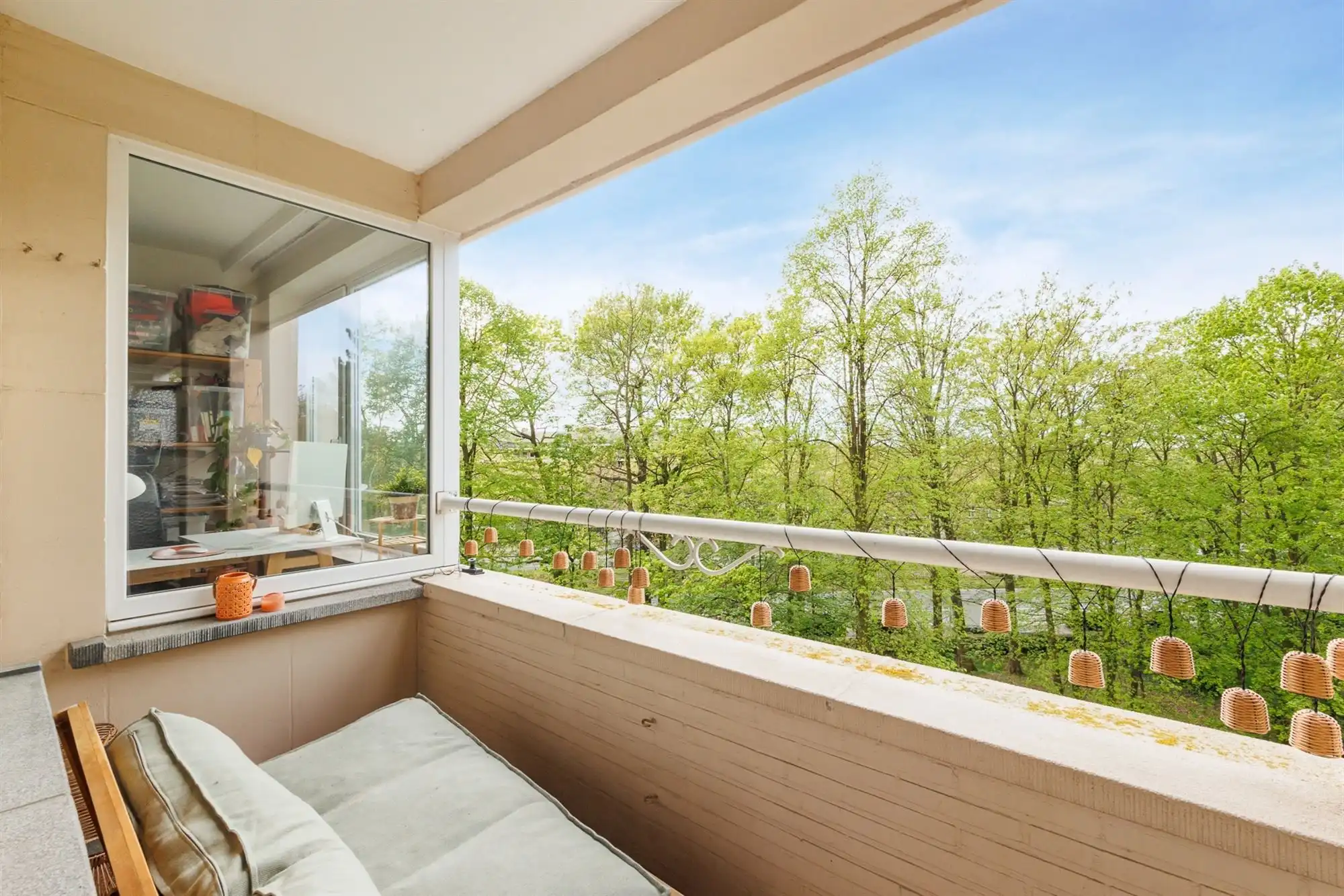 Gerenoveerd 2 Slaapkamer appartement met terras in Berchem foto 2