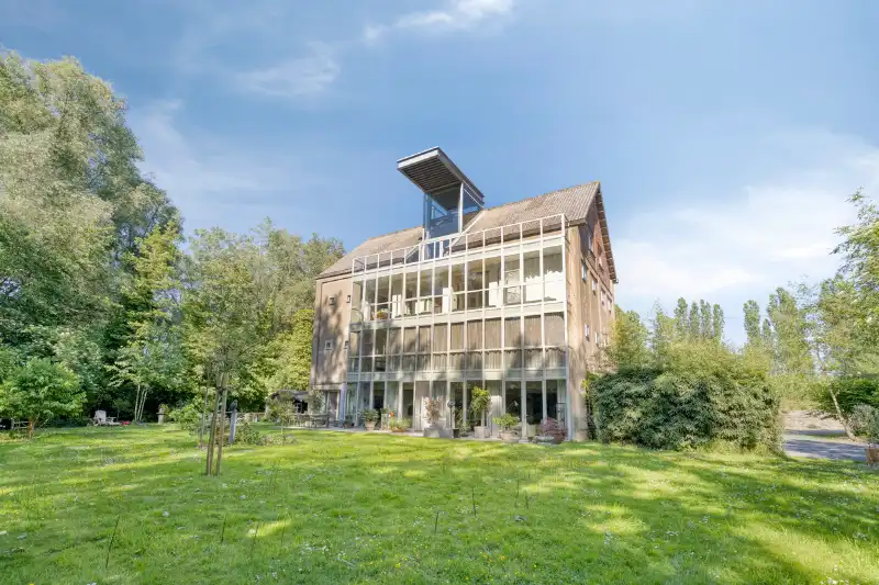 Exclusieve topfloor loft met indrukwekkend volume foto 2