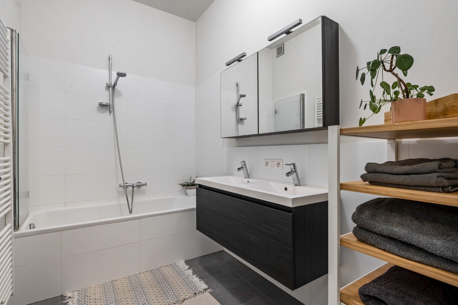 Recent appartement met 2 slaapkamers en terras te Borgerhout! foto 15