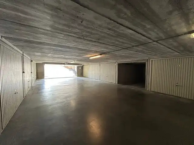 Garage op 400m van het centrum en op 250m van de Zeedijk foto {{pictureIndex}}