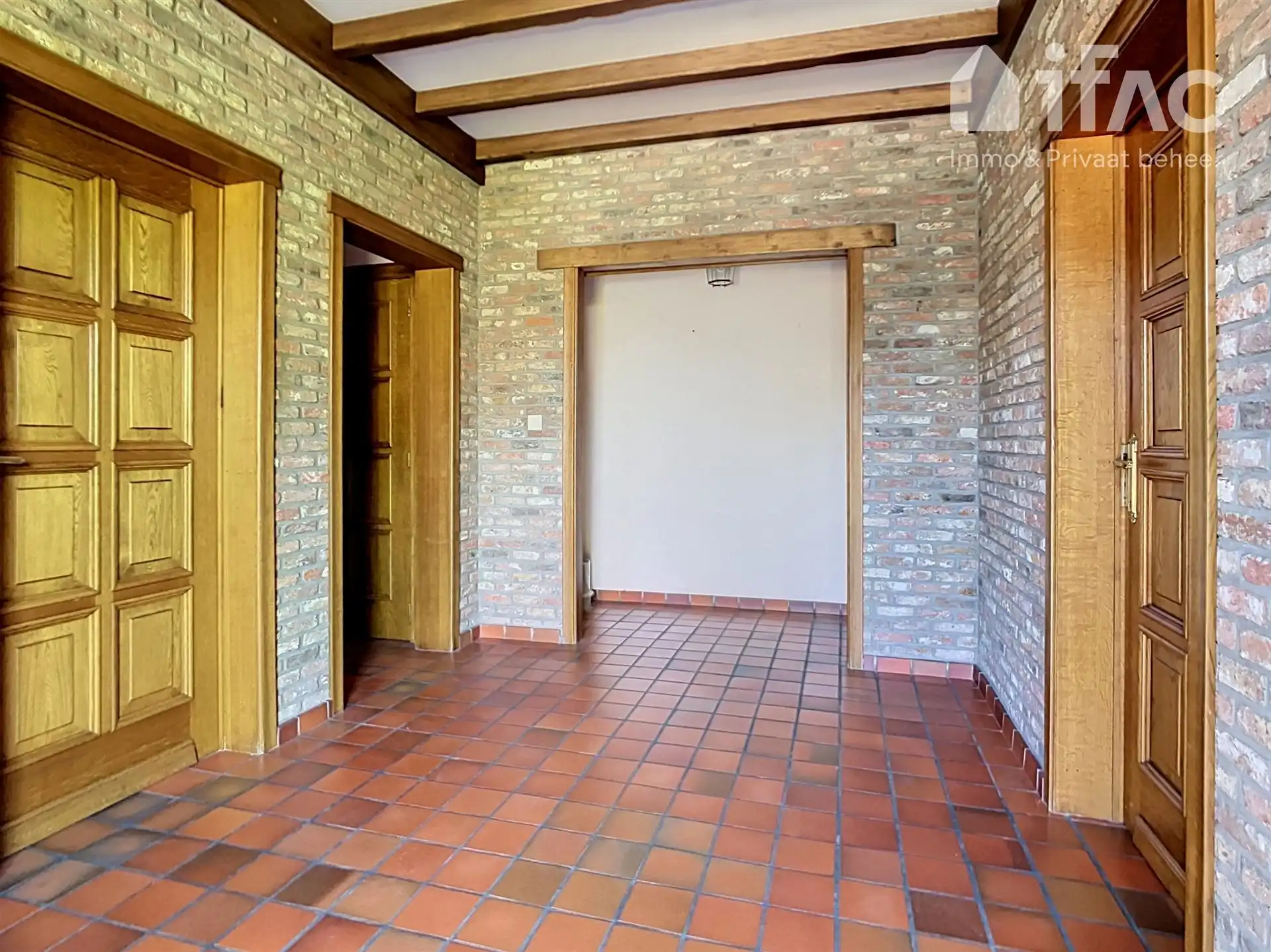Heel ruime woning met 4 slpks, leefveranda, 54 zonnepanelen foto 9