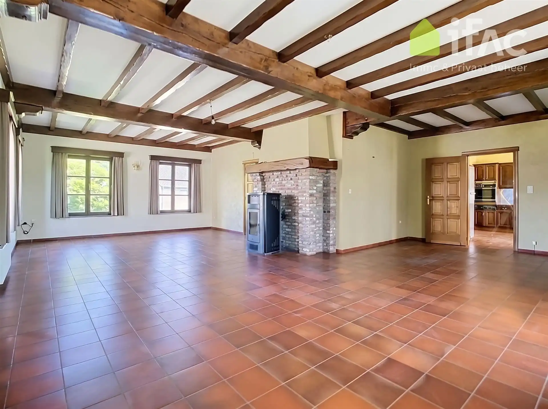 Heel ruime woning met 4 slpks, leefveranda, 54 zonnepanelen foto 9