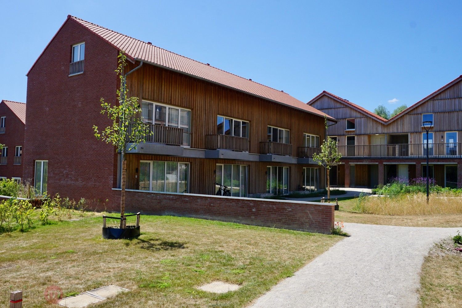 Nieuwbouwwoning te huur met 3 slaapkamers, tuin en parkeerplaats foto 2