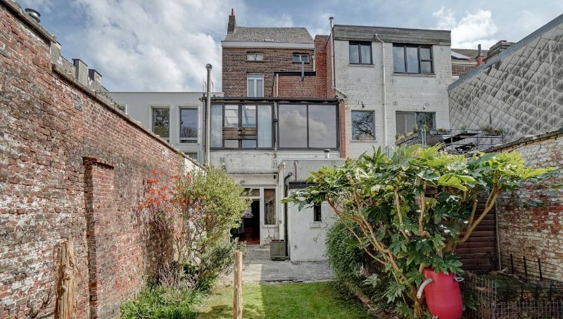 Ruime herenwoning met mogelijkheid praktijkruimte op 1 are 79 ca met stadstuintje foto 2