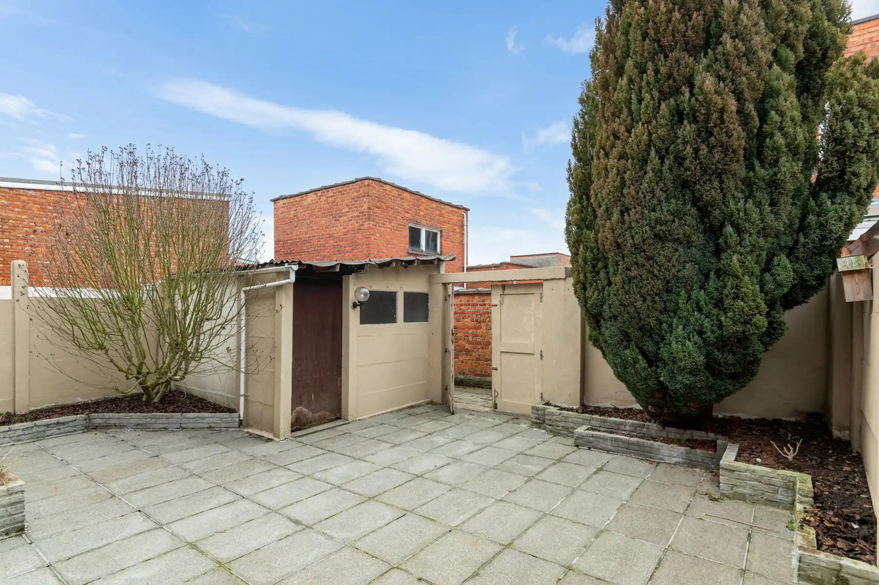 Gelijkvloers handelsruimte met koer én woonst op verdieping foto 6