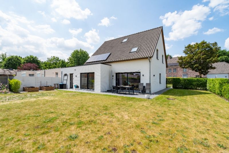 Recente Mooie woning op 692m² foto 2